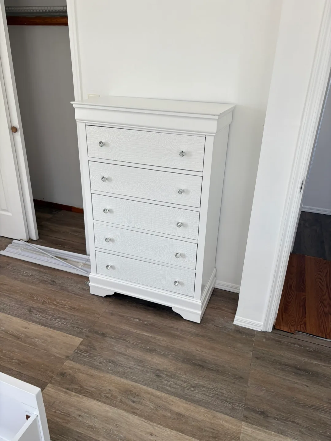 Brand new queen bed room set in stock we do deliver it to you image indicator(3)