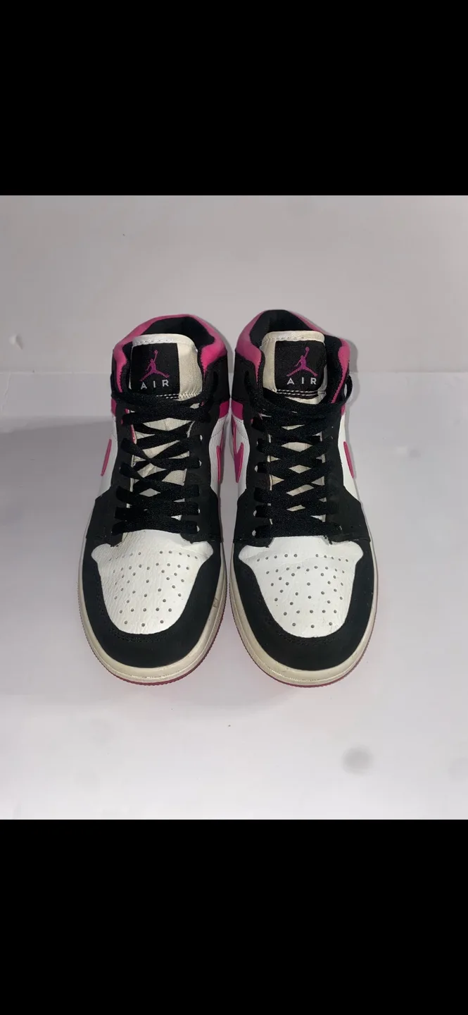 Women's Air Jordan 1 Mid image indicator(2)