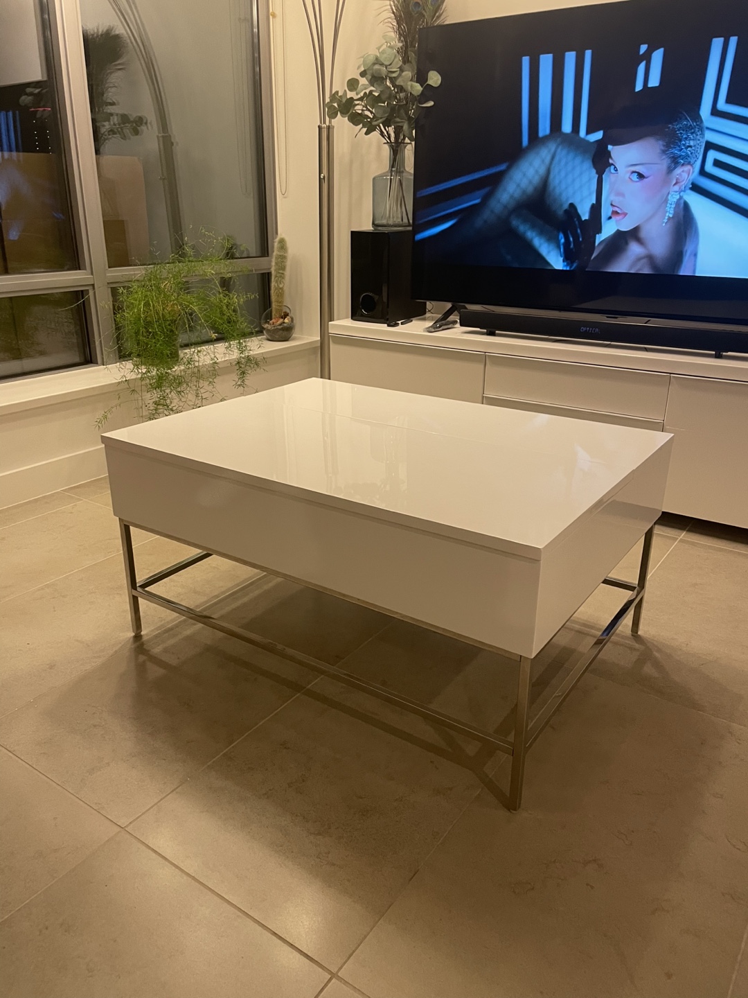 White Lift-Top Coffee Table with Chrome Legs