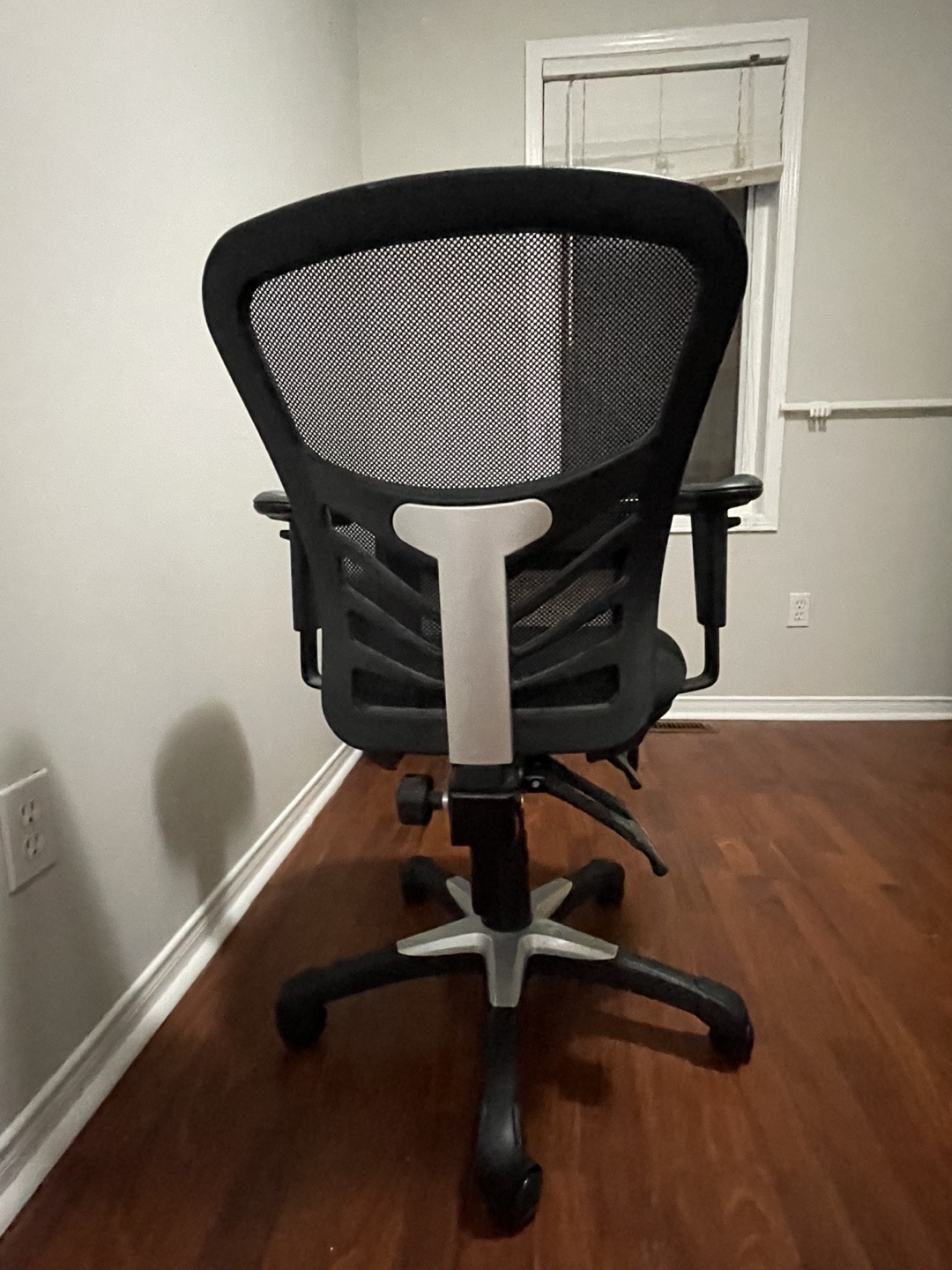 Black Mesh Office Chair with Adjustable Height - photo 3