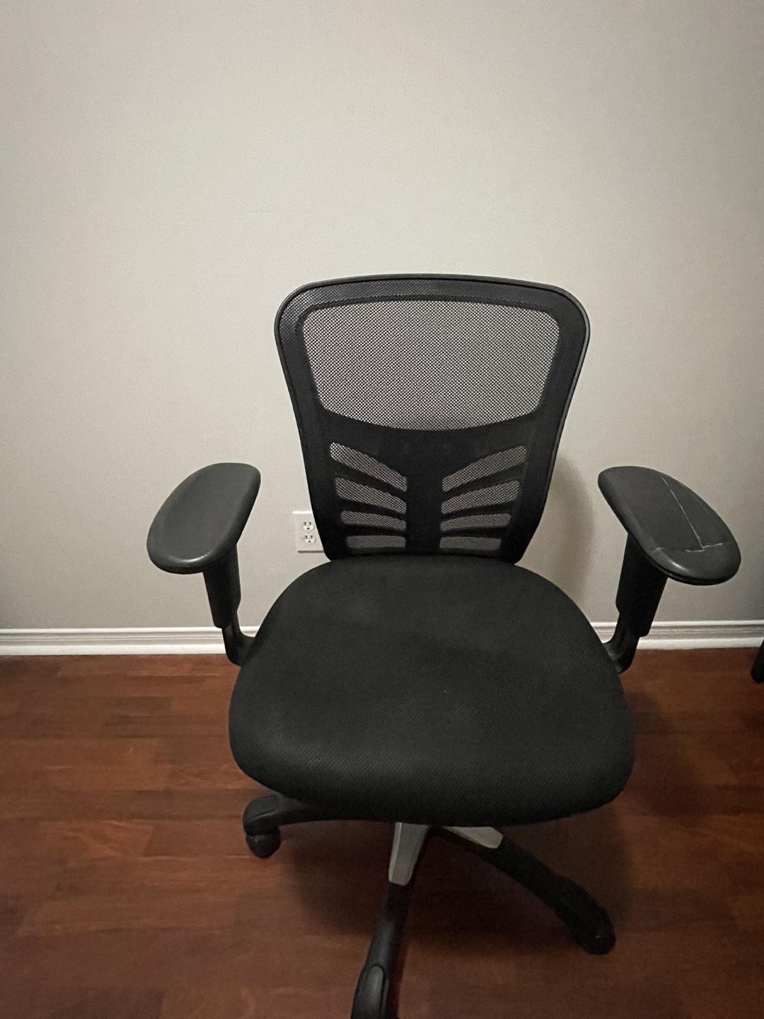 Black Mesh Office Chair with Adjustable Height - photo 4