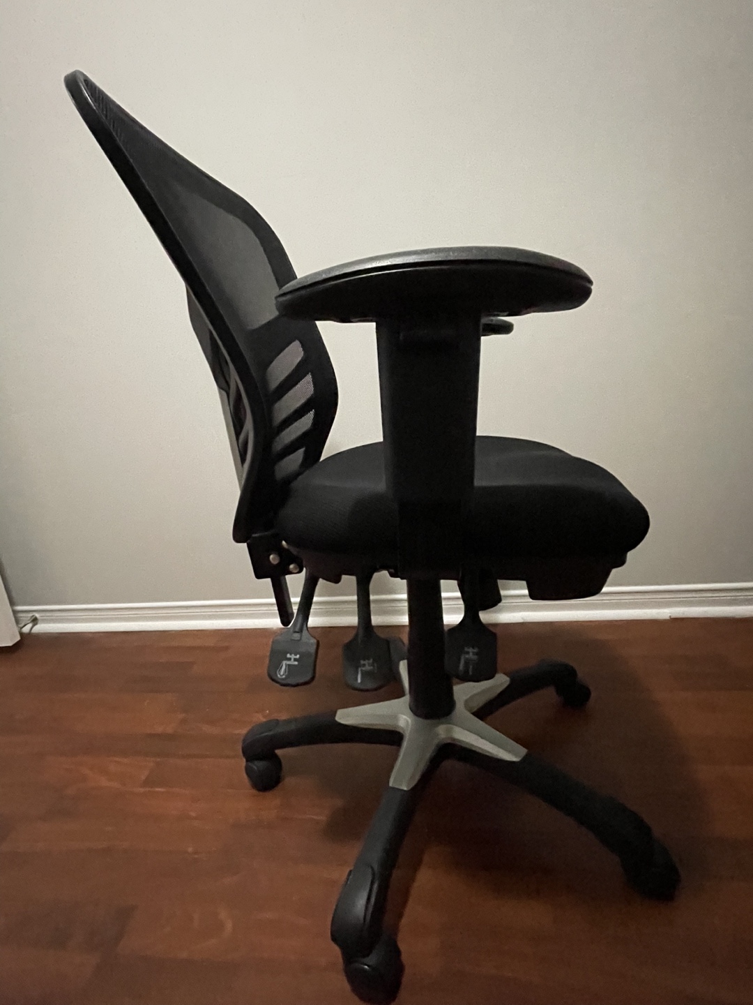 Black Mesh Office Chair with Adjustable Height - photo 2