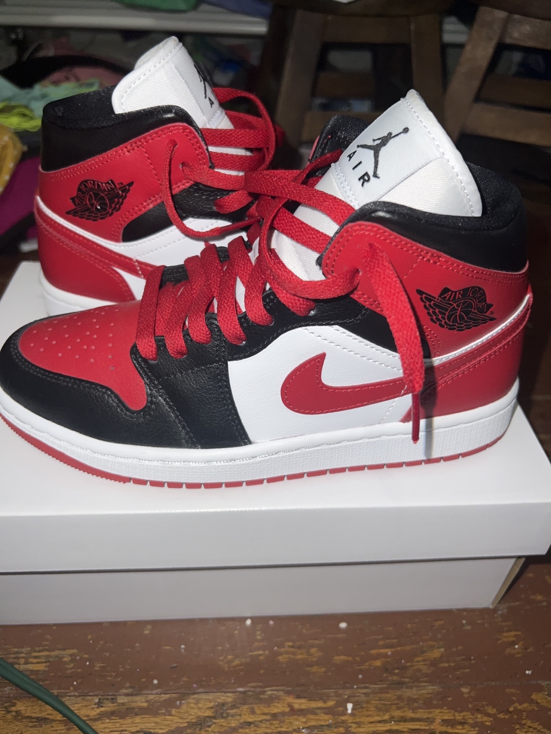 Women's Air Jordan 1 Mid Size 7.5 - photo 4