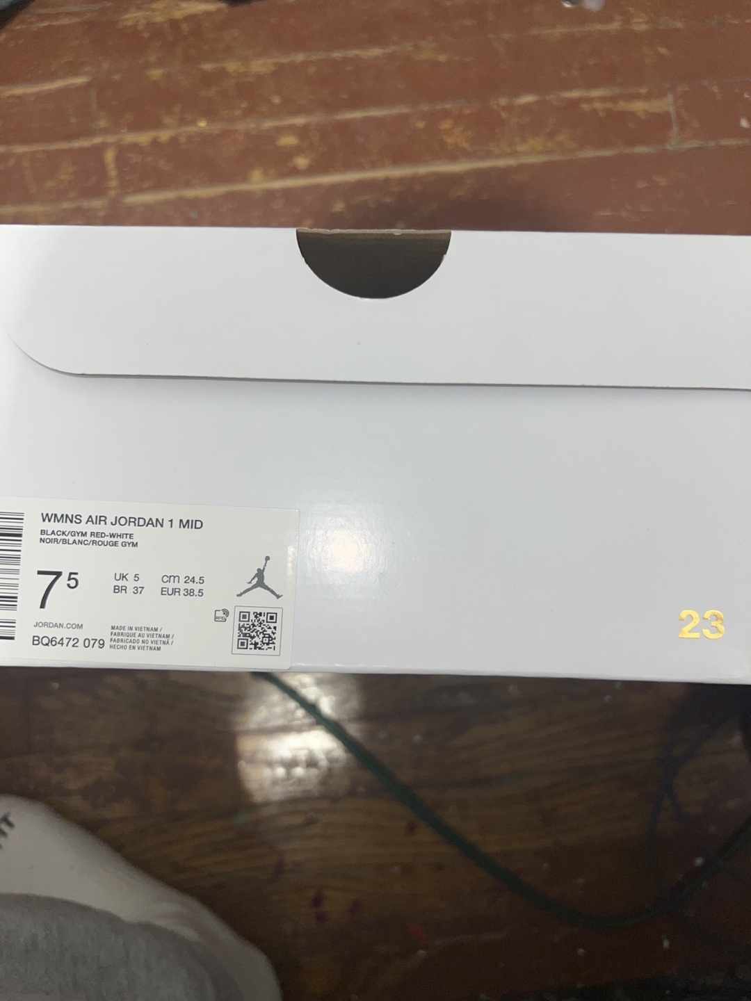 Women's Air Jordan 1 Mid Size 7.5 - photo 2