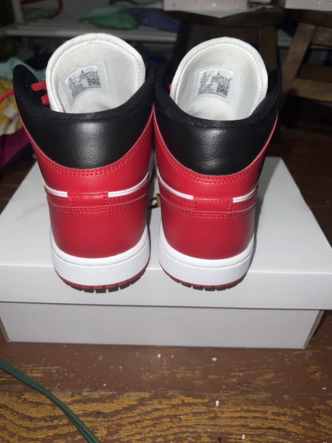Women's Air Jordan 1 Mid Size 7.5 - photo 3