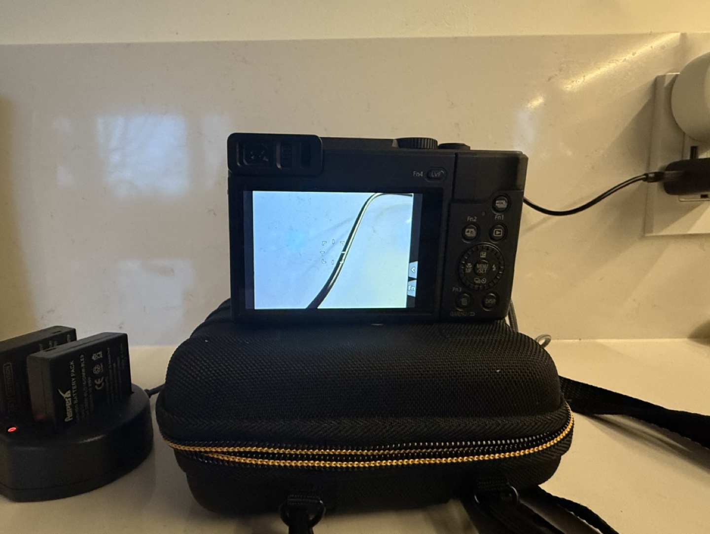 Panasonic Lumix Leica DC-ZS70 Compact Camera with Accessories - photo 4