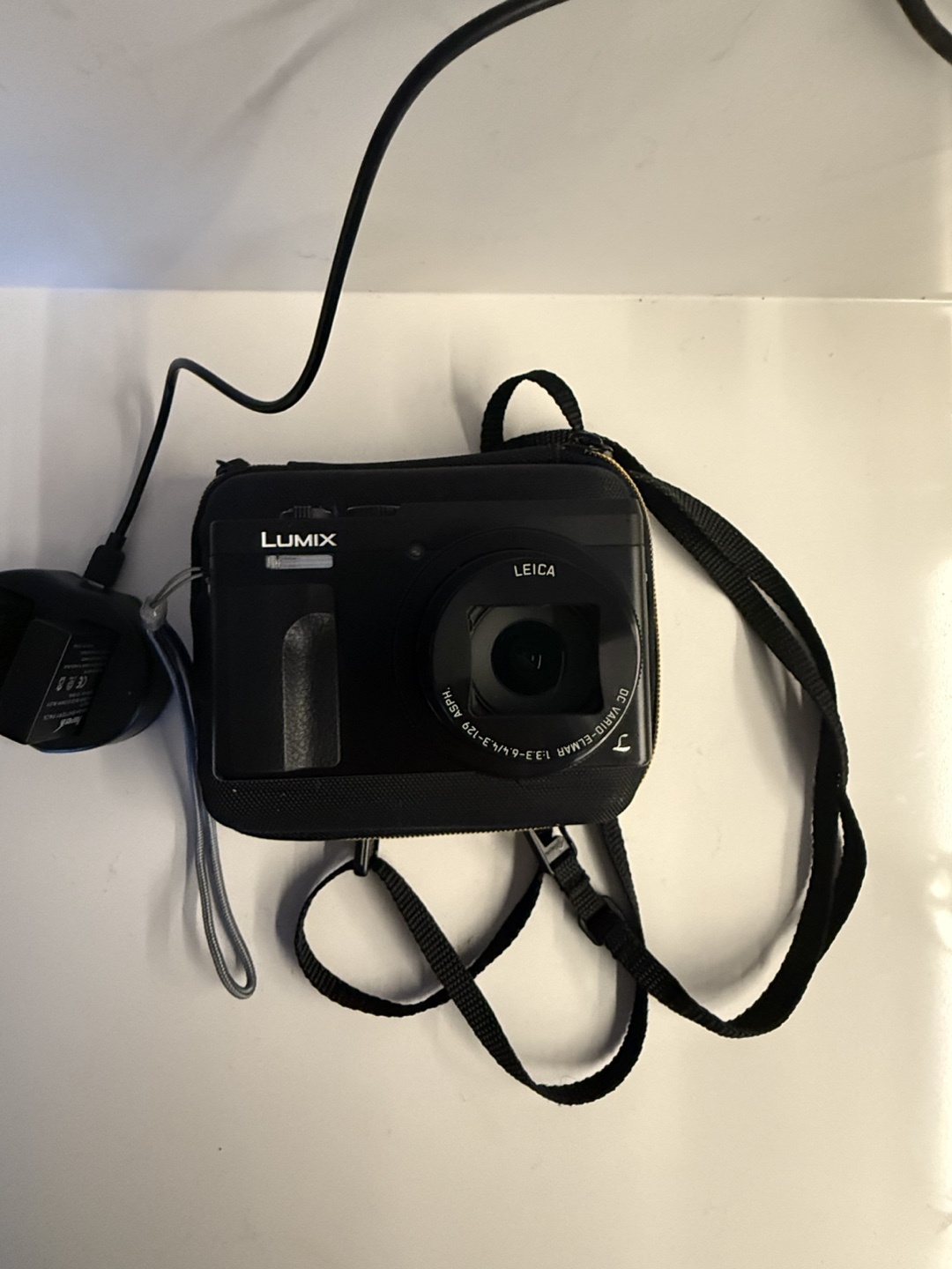 Panasonic Lumix Leica DC-ZS70 Compact Camera with Accessories - photo 3