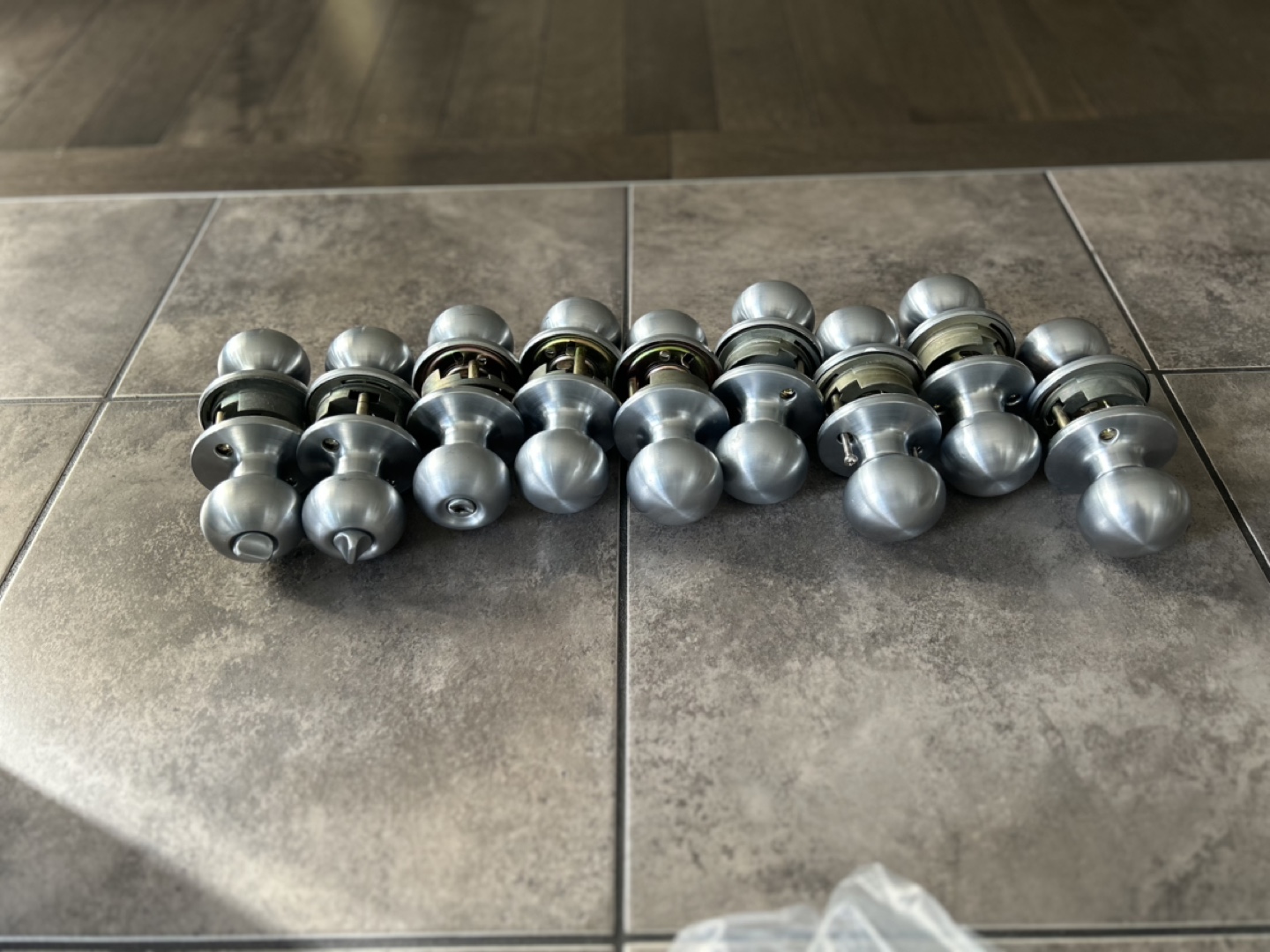 Bulk lot of 8 door knobs #freecycle - photo 2