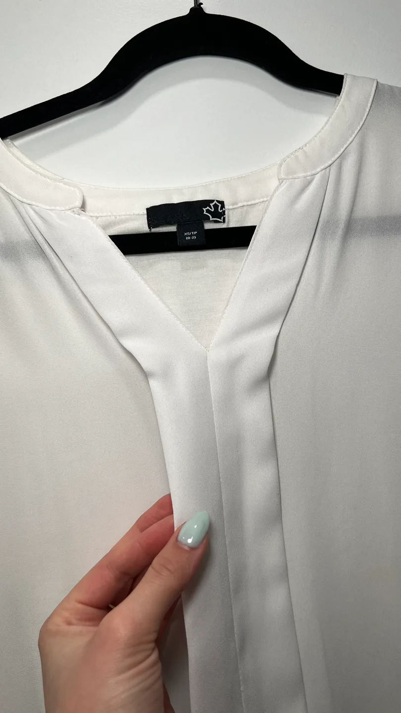 White Flowy Blouse, Size XS image indicator(2)