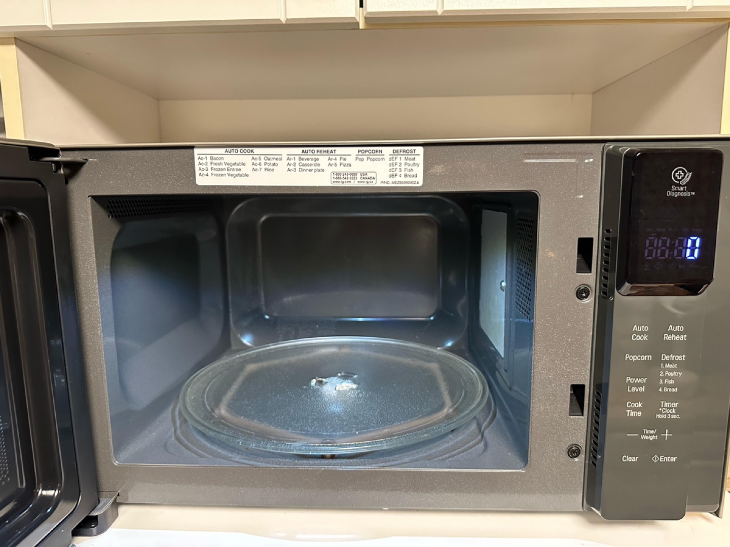 LG Smart Inverter Microwave - photo 2