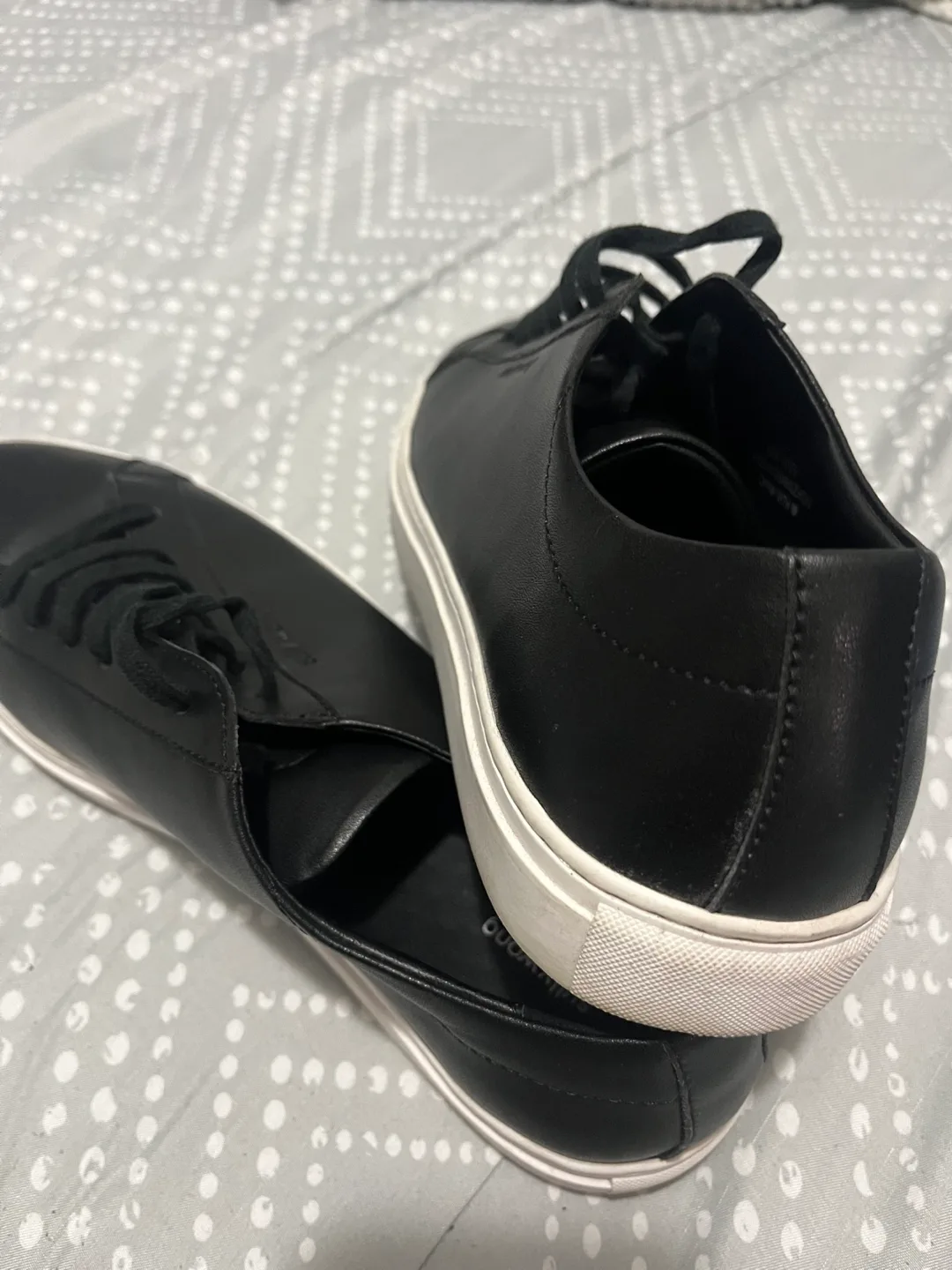 Sneakers image indicator(4)