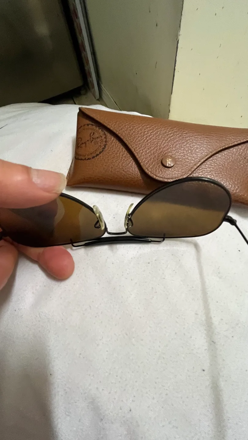 Vintage Ray-Ban Aviator Sunglasses with Case image indicator(4)