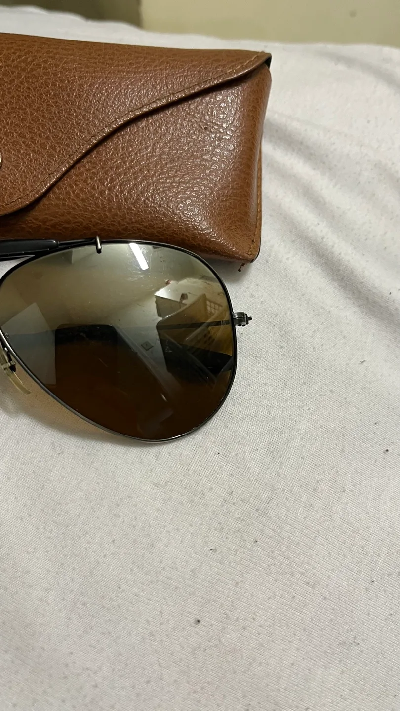 Vintage Ray-Ban Aviator Sunglasses with Case image indicator(3)