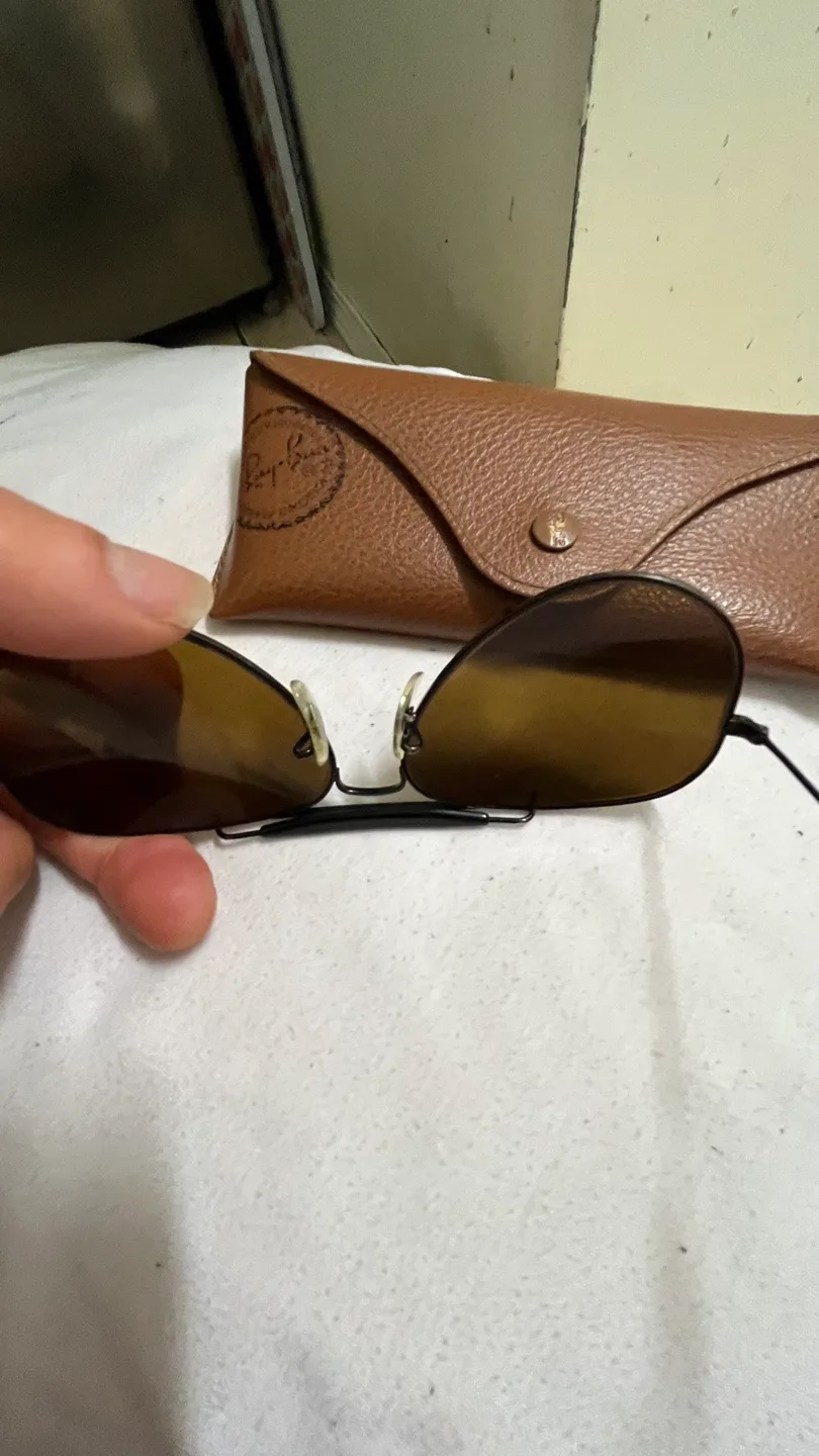 Vintage Ray-Ban Aviator Sunglasses with Case image indicator(8)