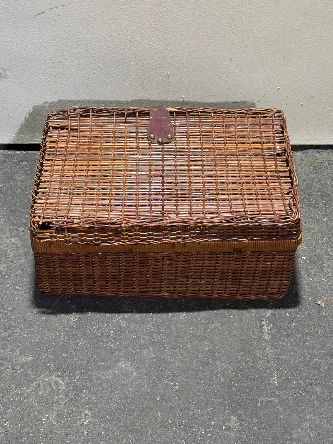 Vintage Wicker Picnic Basket image indicator(6)