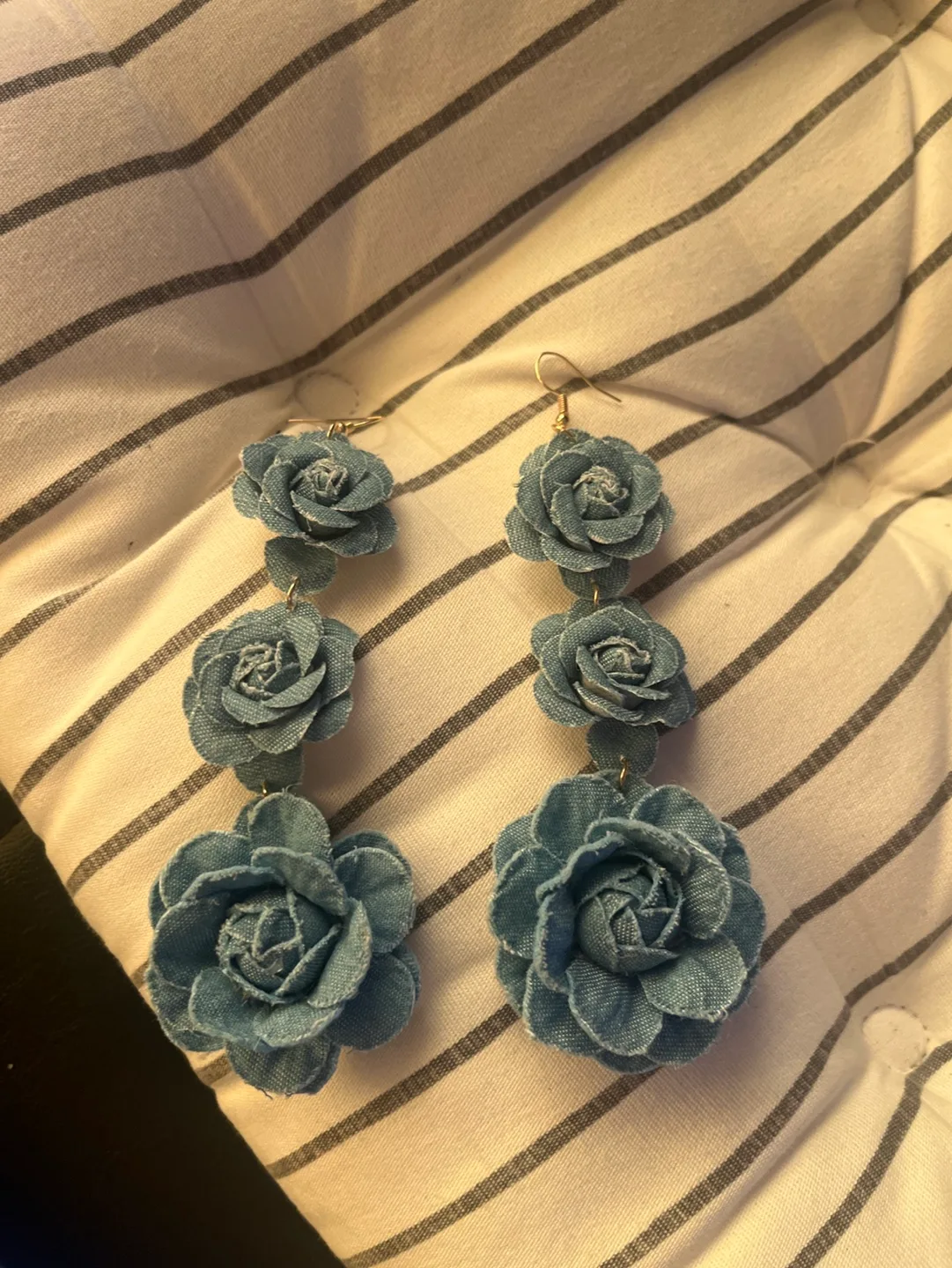 Denim Beret and Dangle Earrings Set image indicator(2)