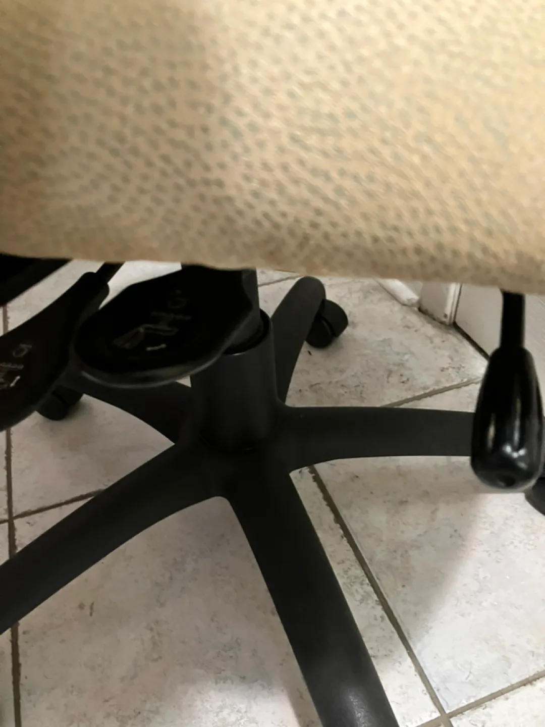 Beige Office Chair with Adjustable Height🧡 image indicator(3)