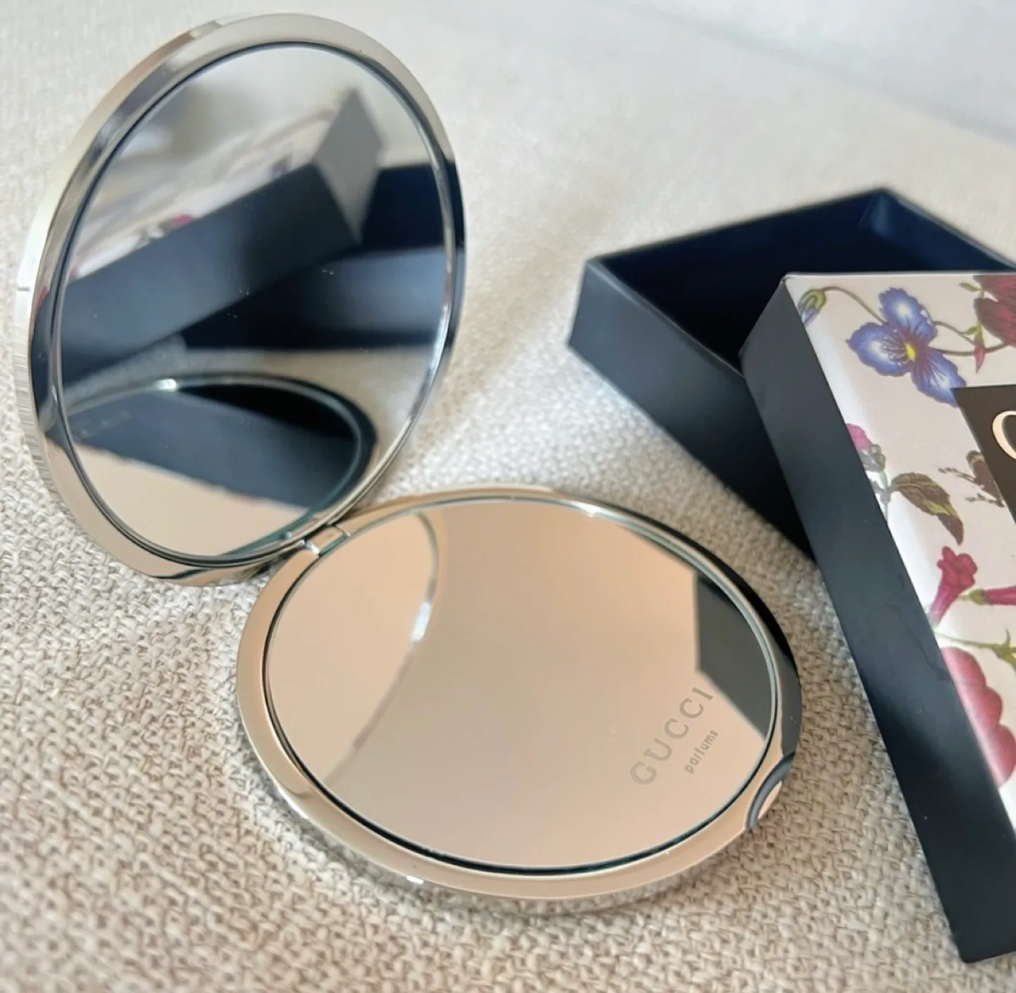 Gucci Perfume Flora Silver Metal Mirror image indicator(2)