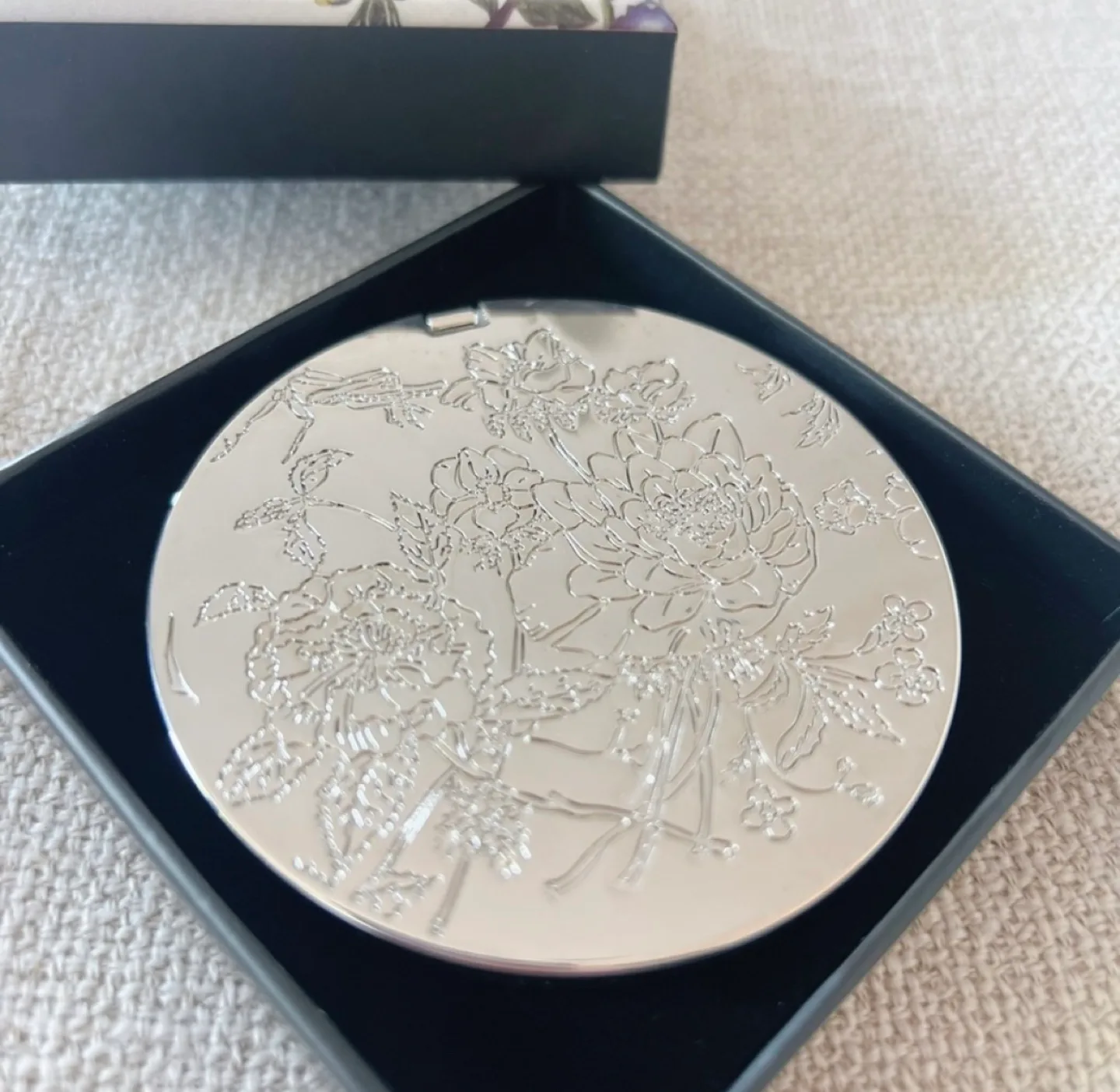 Gucci Perfume Flora Silver Metal Mirror image indicator(4)