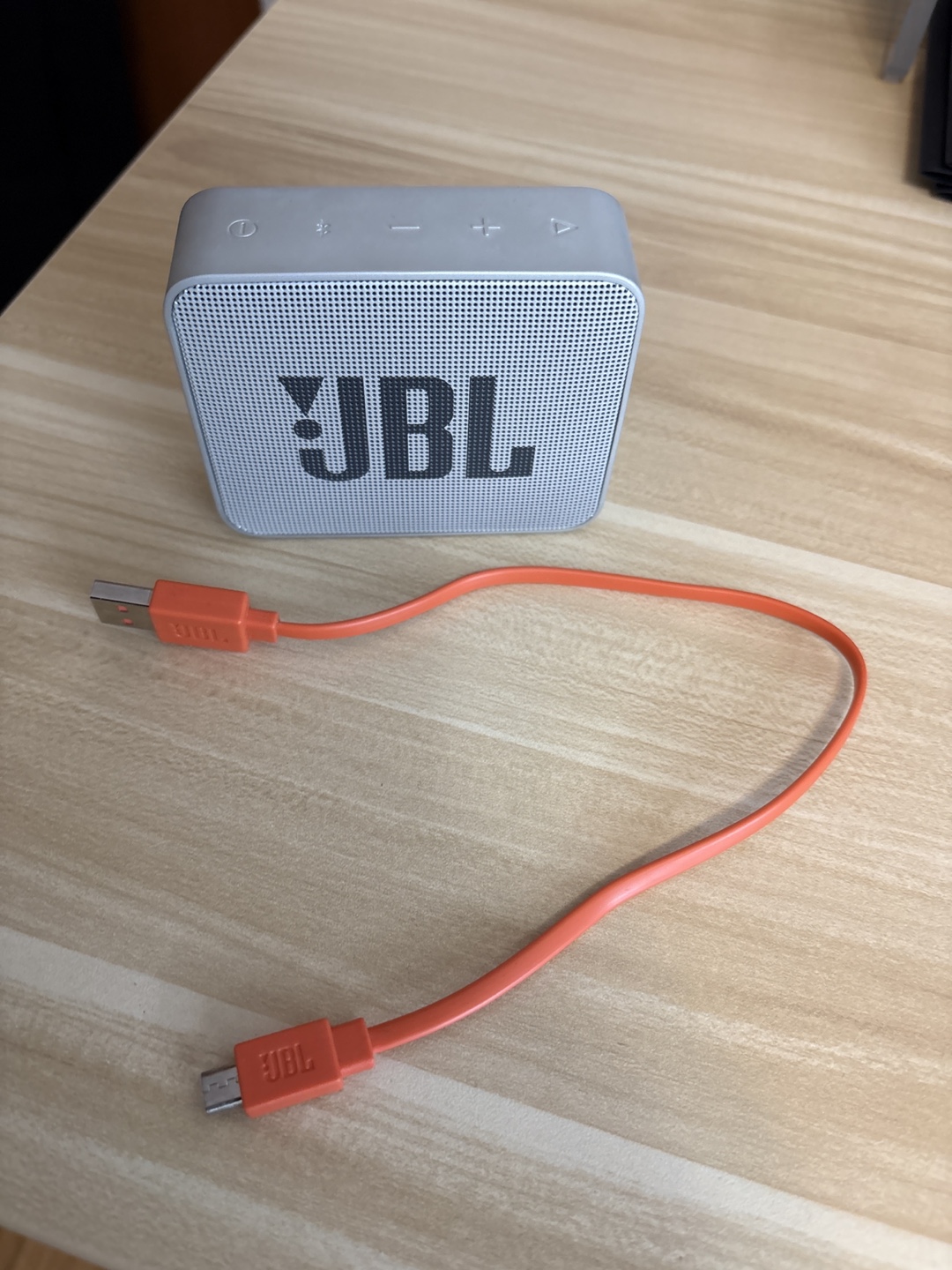 JBL Clip 2 Portable Bluetooth Speaker - Light Grey - photo 3