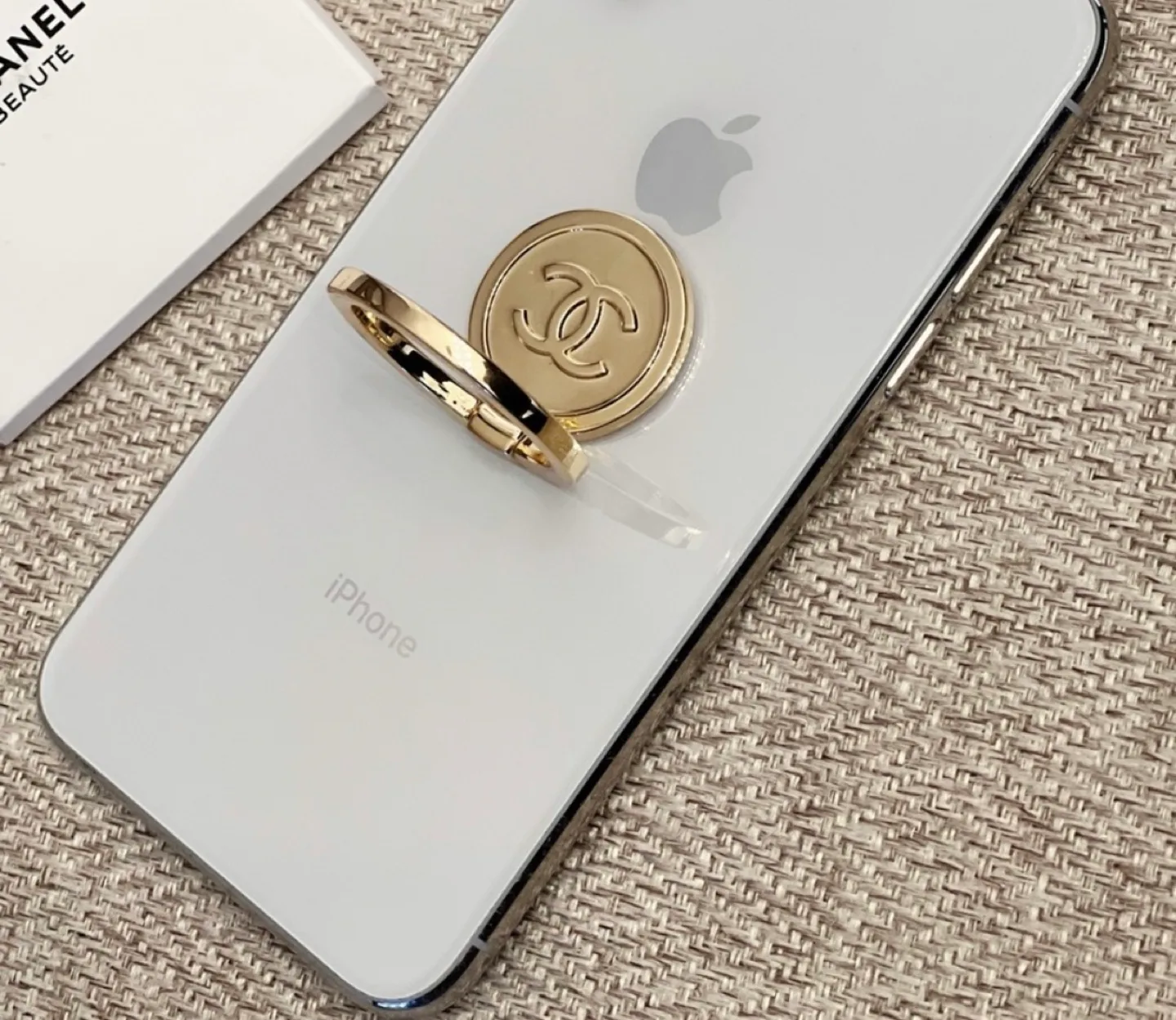 Chanel Beauté Gold Phone Ring Holder image indicator(4)
