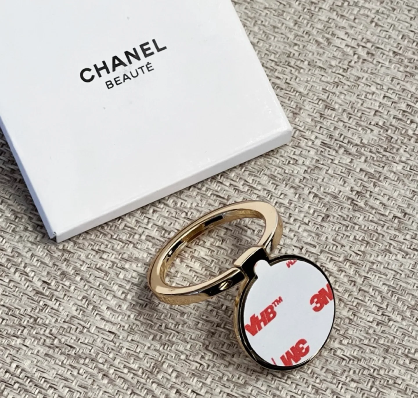Chanel Beauté Gold Phone Ring Holder image indicator(3)