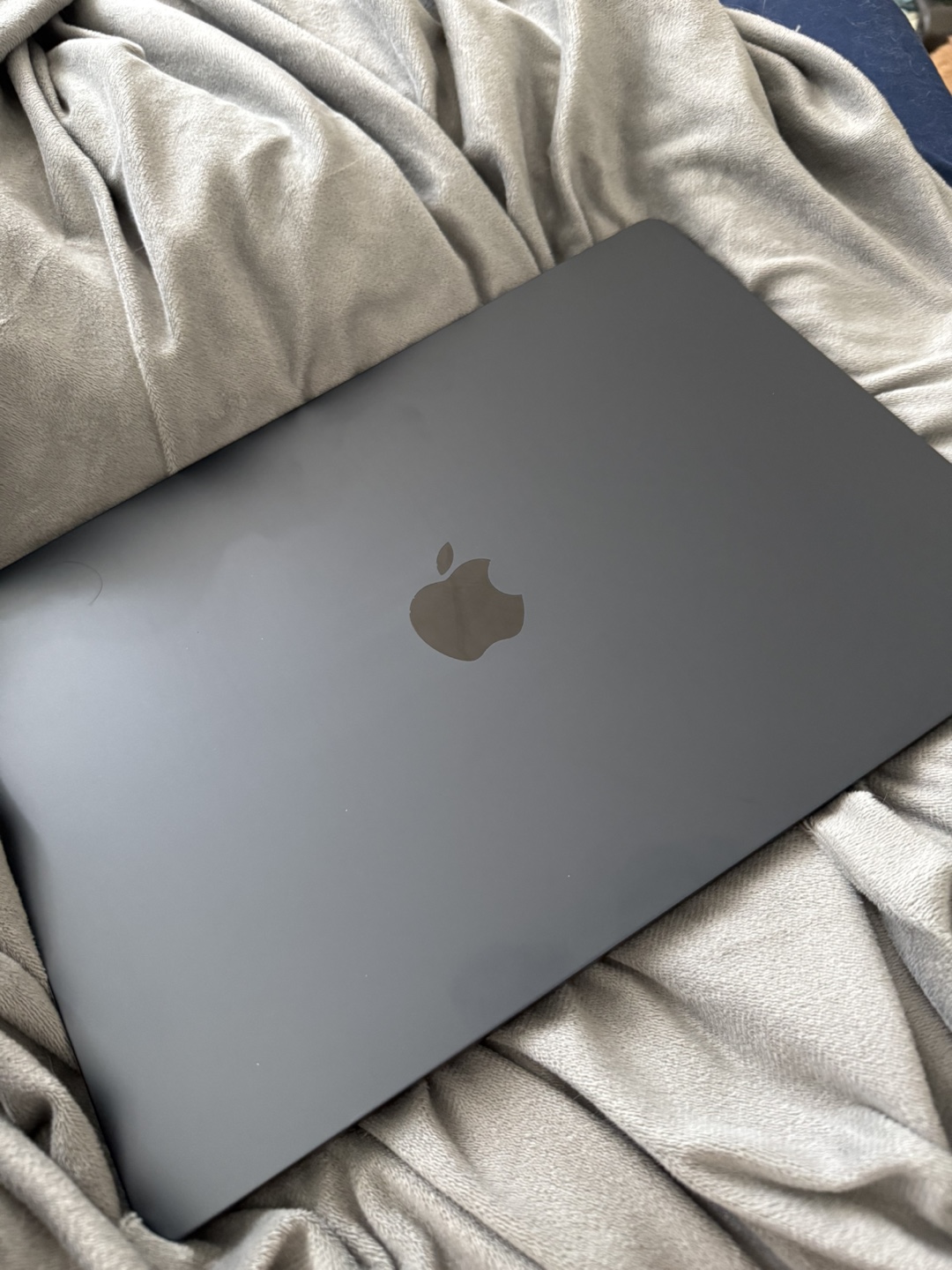 NEW 15-inch MacBook Air M3 Chip - 256GB SSD, 16GB RAM