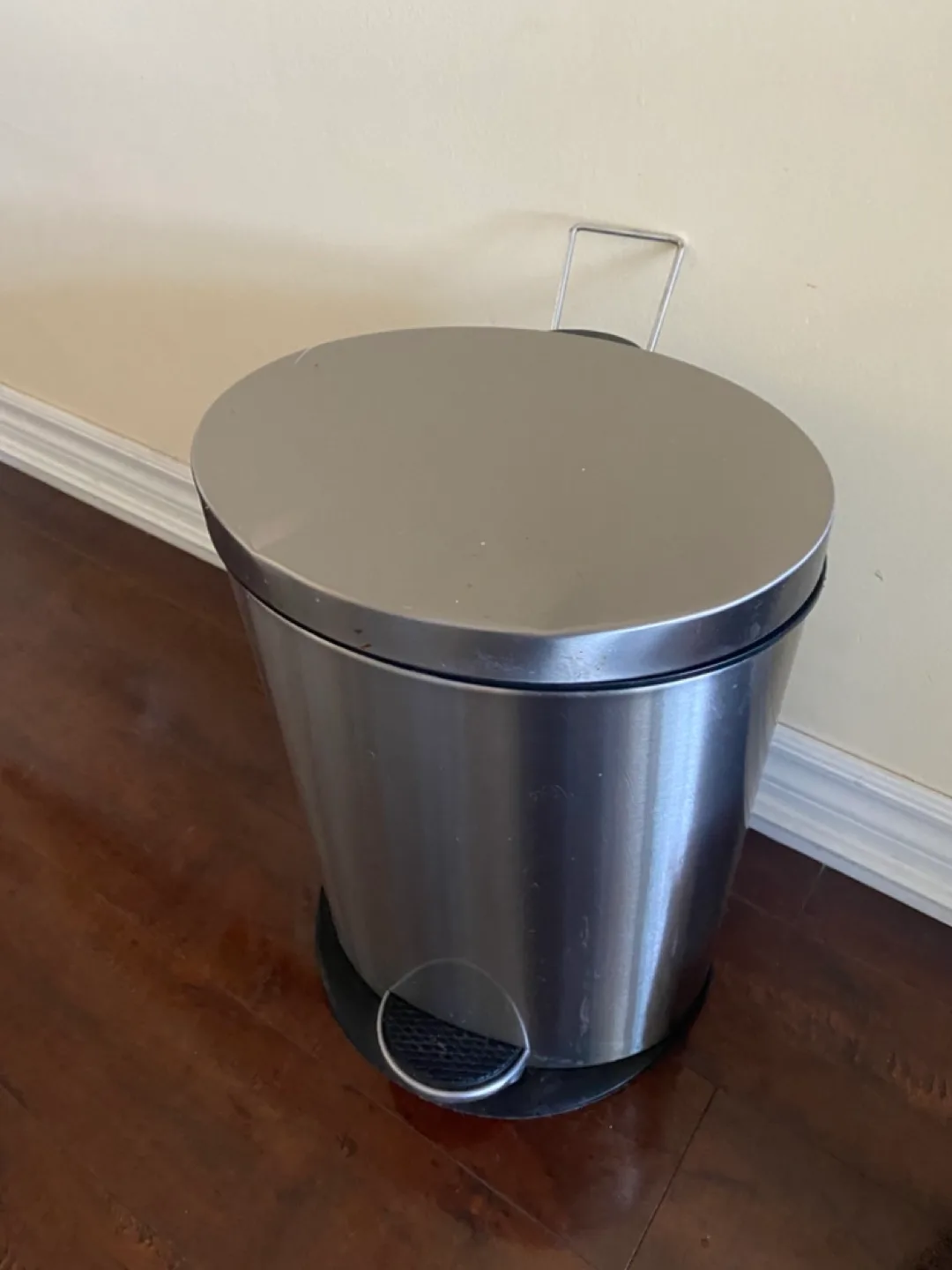 Stainless Steel Step Trash Can image indicator(3)