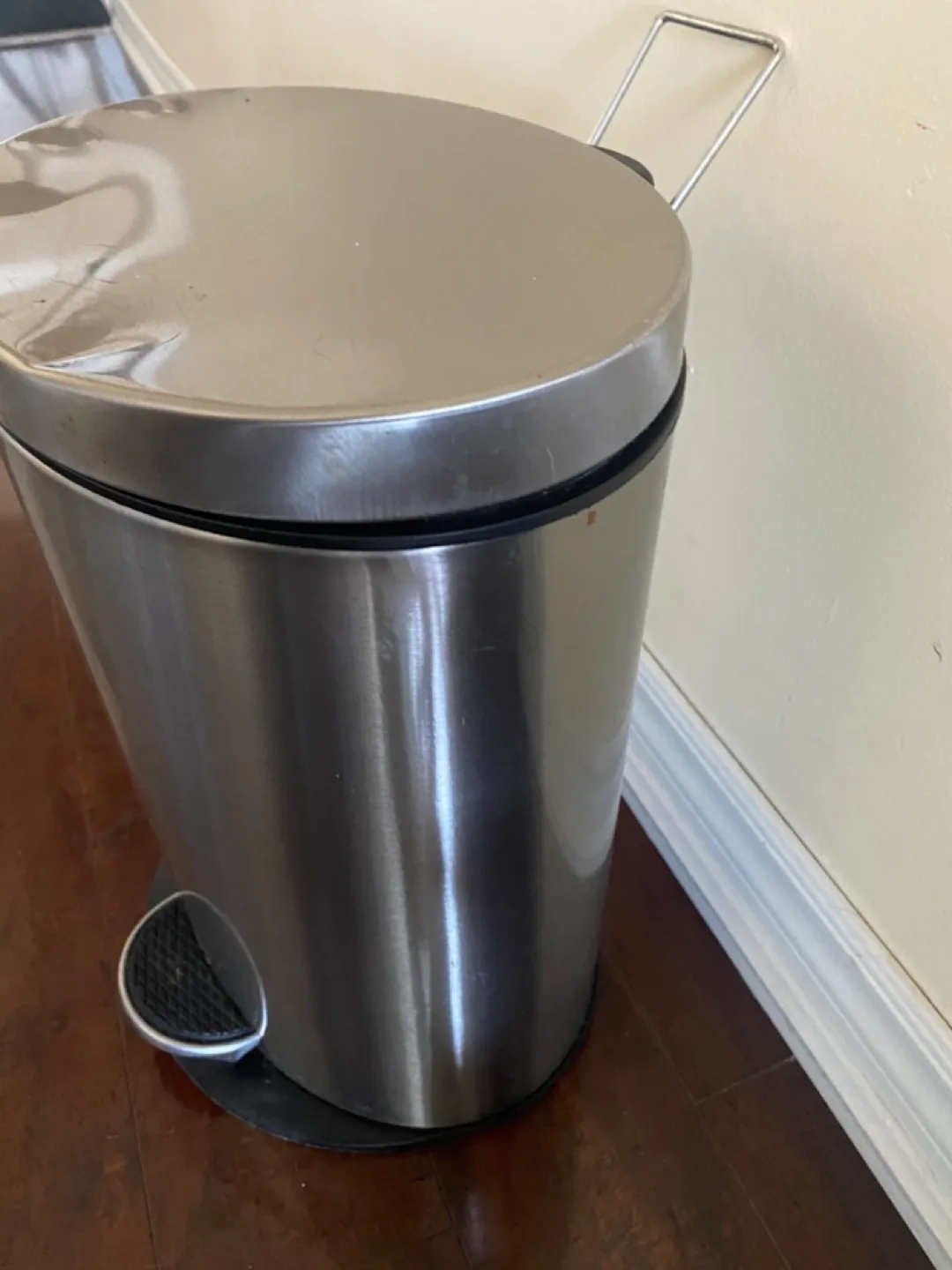 Stainless Steel Step Trash Can image indicator(2)