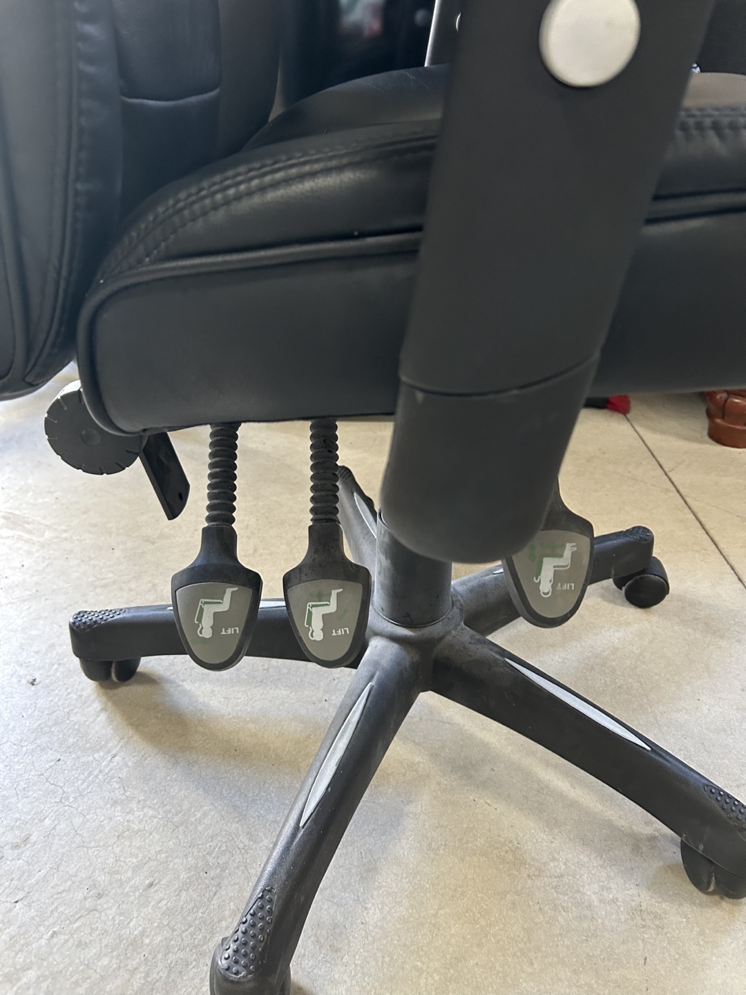 Executive Office Chair with Headrest - photo 2