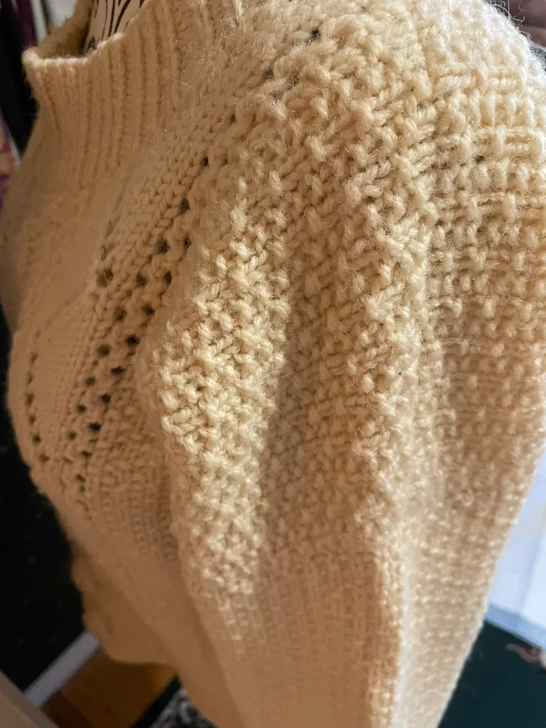 Cream-coloured Cable Knit Sweater image indicator(4)
