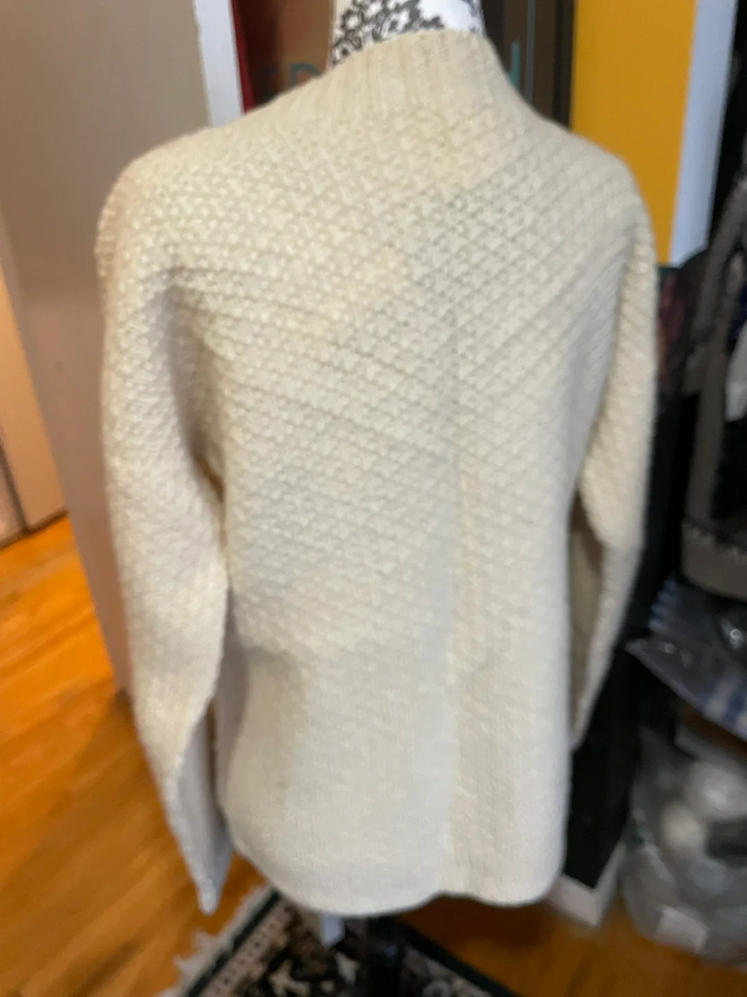 Cream-coloured Cable Knit Sweater image indicator(6)