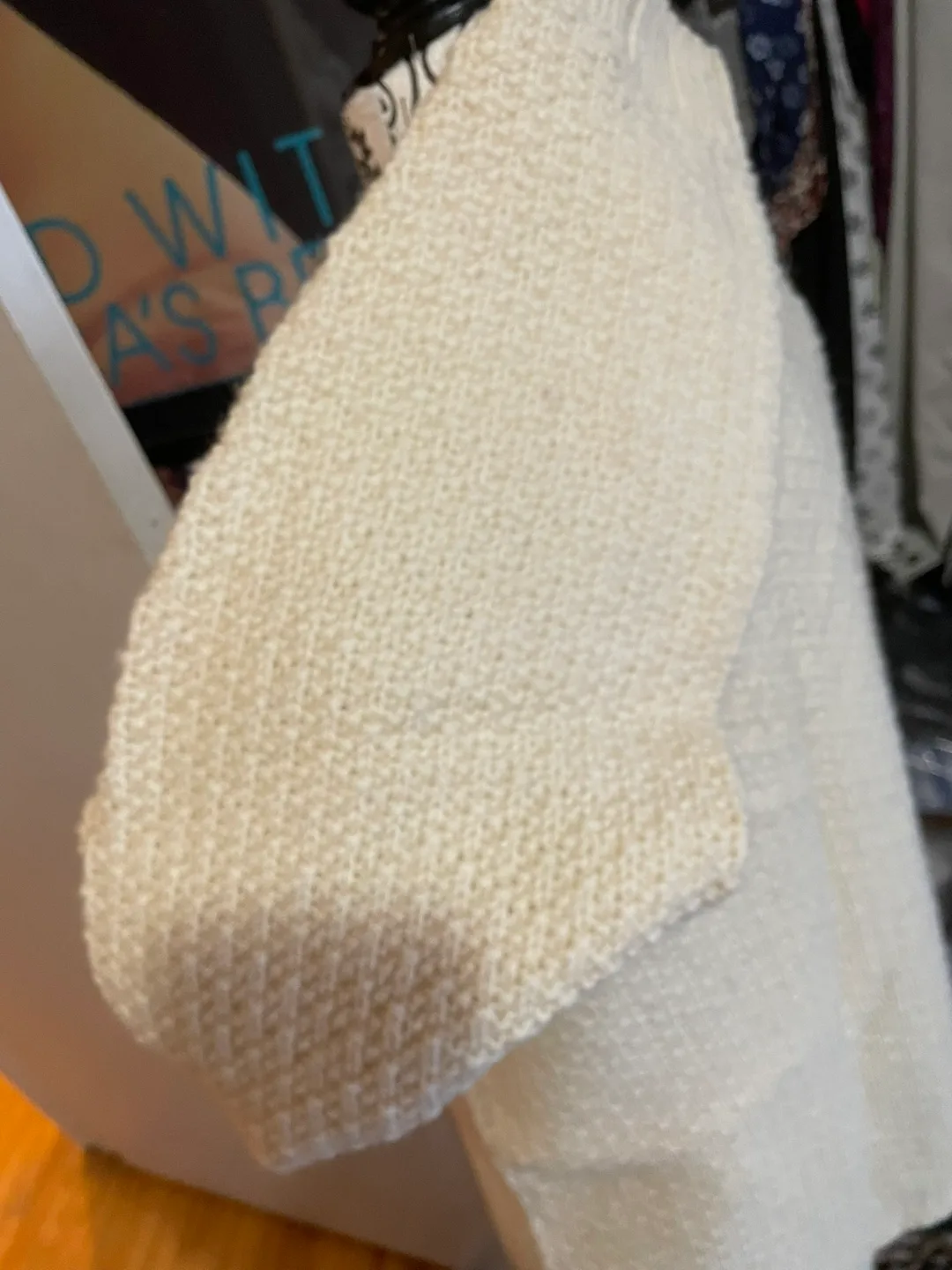 Cream-coloured Cable Knit Sweater image indicator(5)