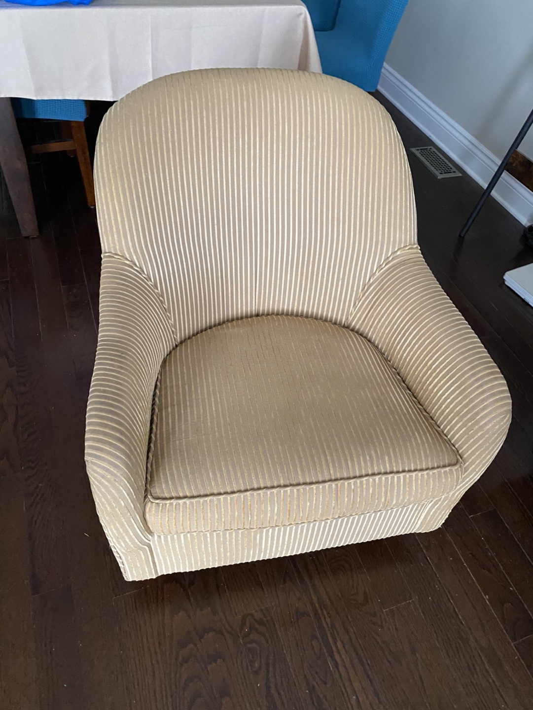 Cute comfy vintage accent chair! - photo 2