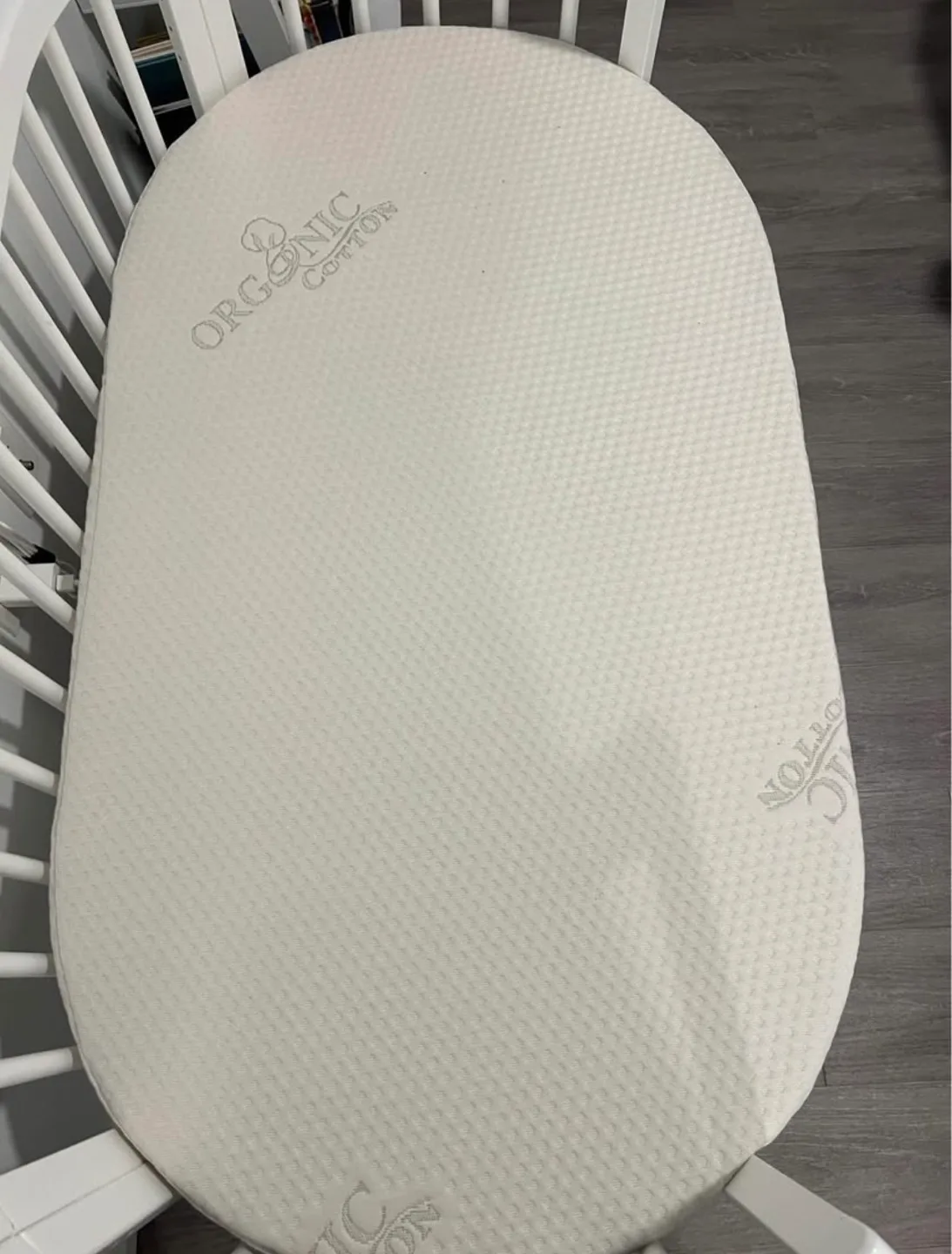 Coco Village oval crib white + mattress image indicator(4)