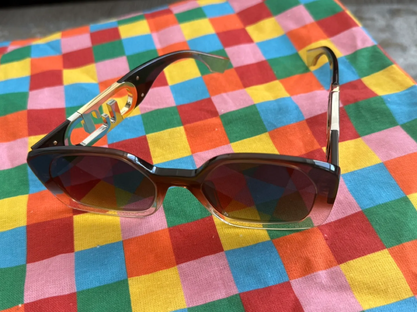 FENDI O'LOCK FE 40048U 01B Butterfly Sunglasses. image indicator(2)