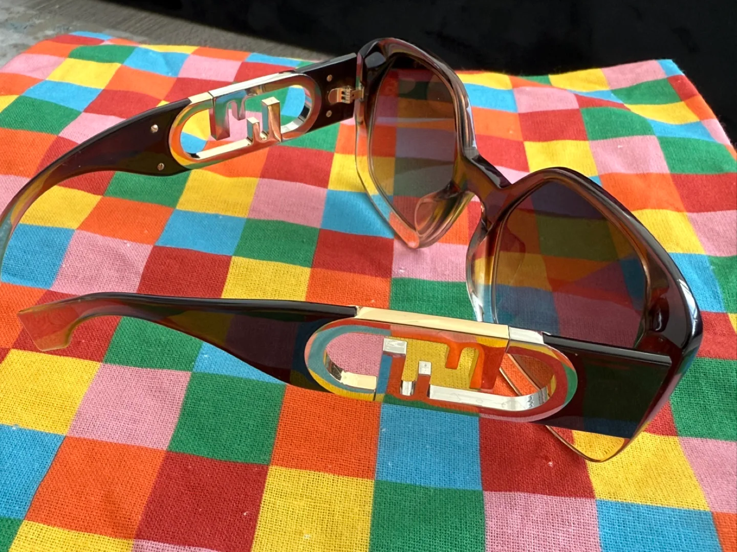 FENDI O'LOCK FE 40048U 01B Butterfly Sunglasses. image indicator(3)