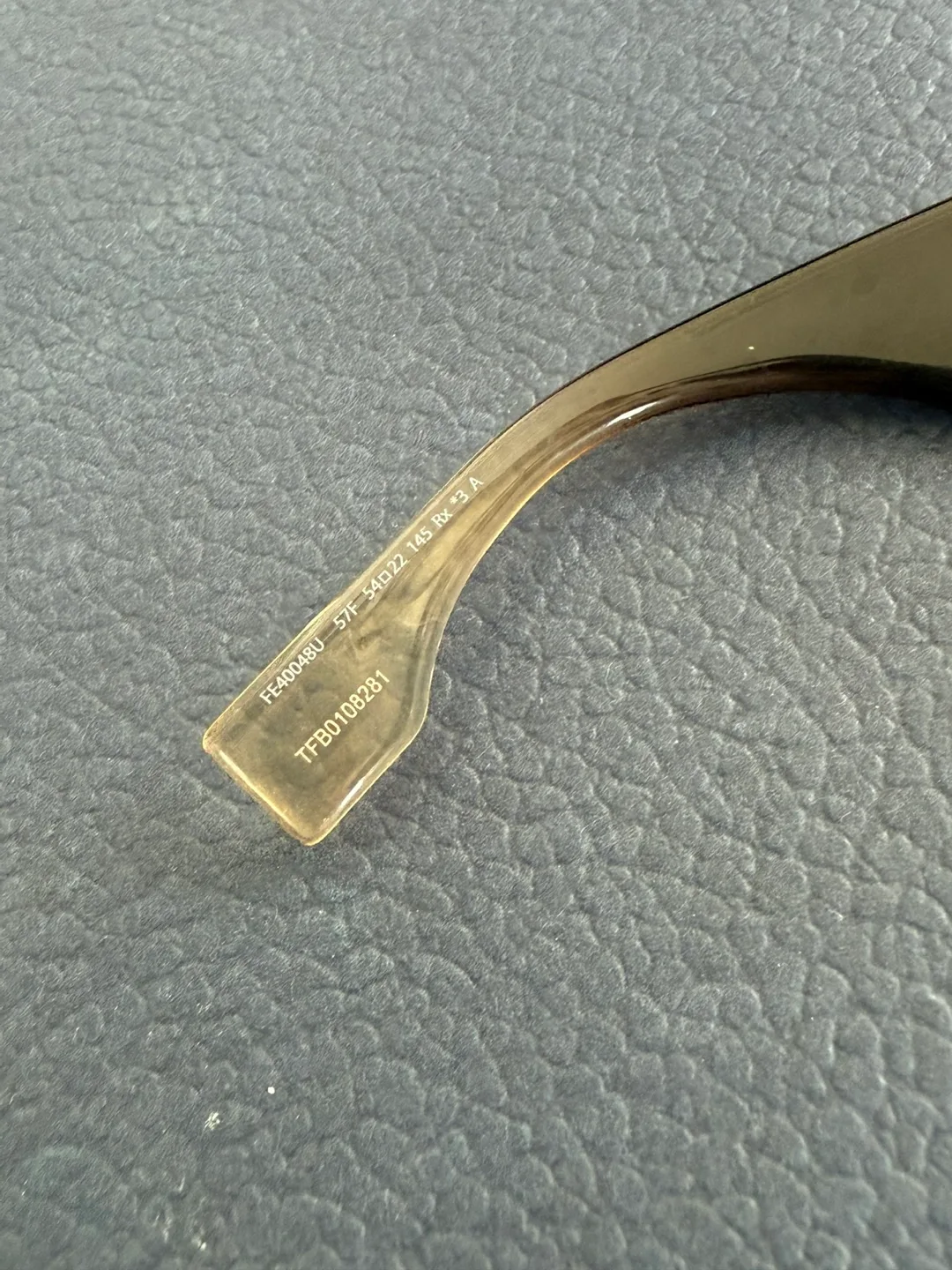 FENDI O'LOCK FE 40048U 01B Butterfly Sunglasses. image indicator(5)