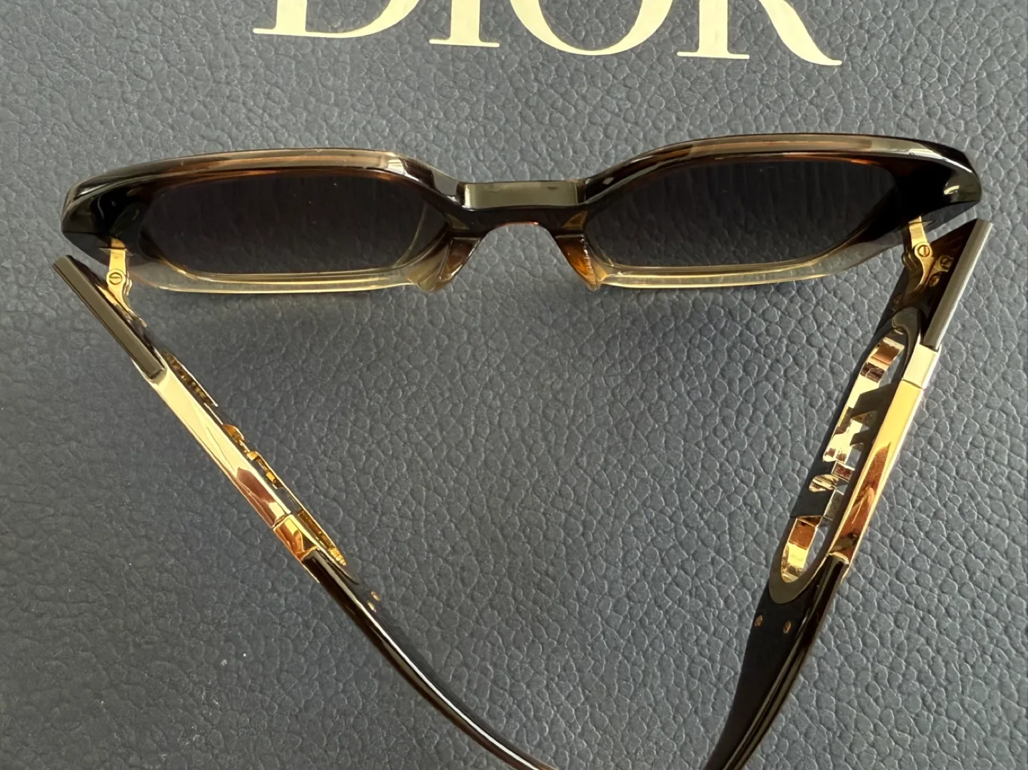 FENDI O'LOCK FE 40048U 01B Butterfly Sunglasses. image indicator(8)