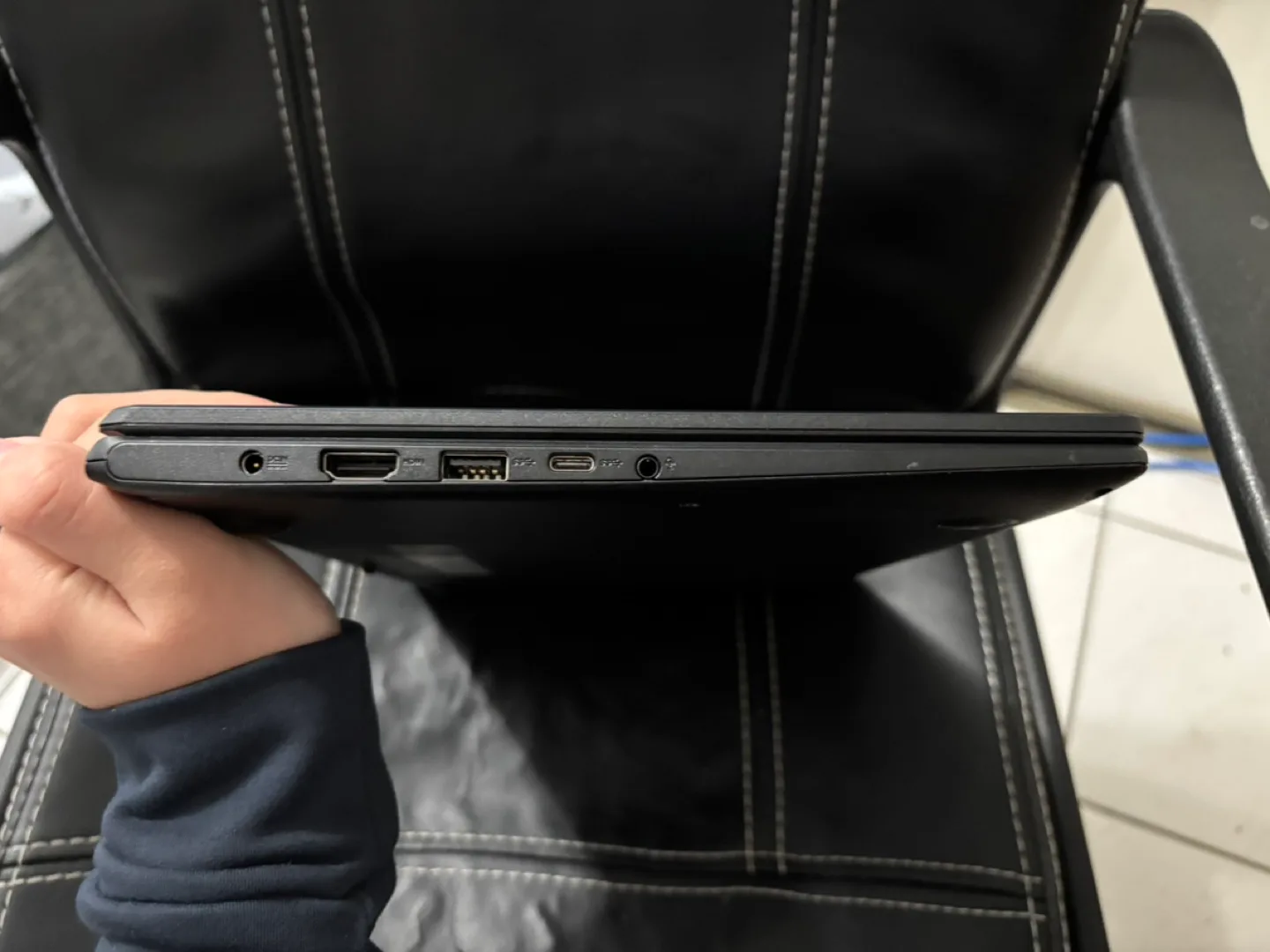 ASUS Laptop L410M image indicator(3)