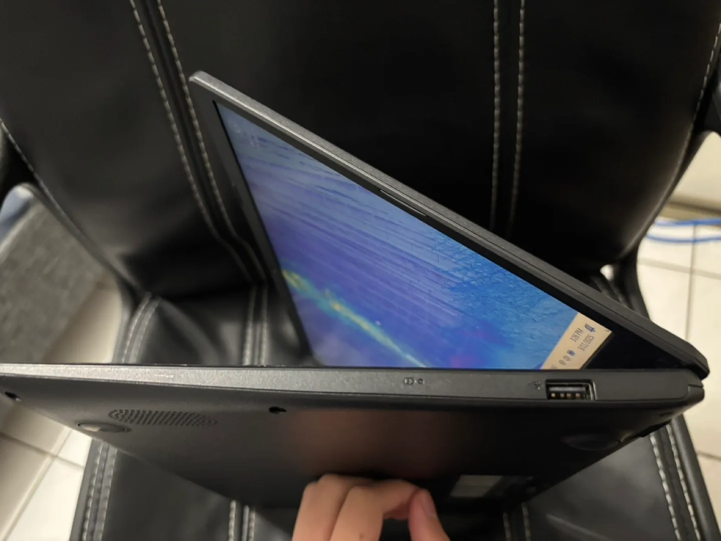 ASUS Laptop L410M image indicator(2)