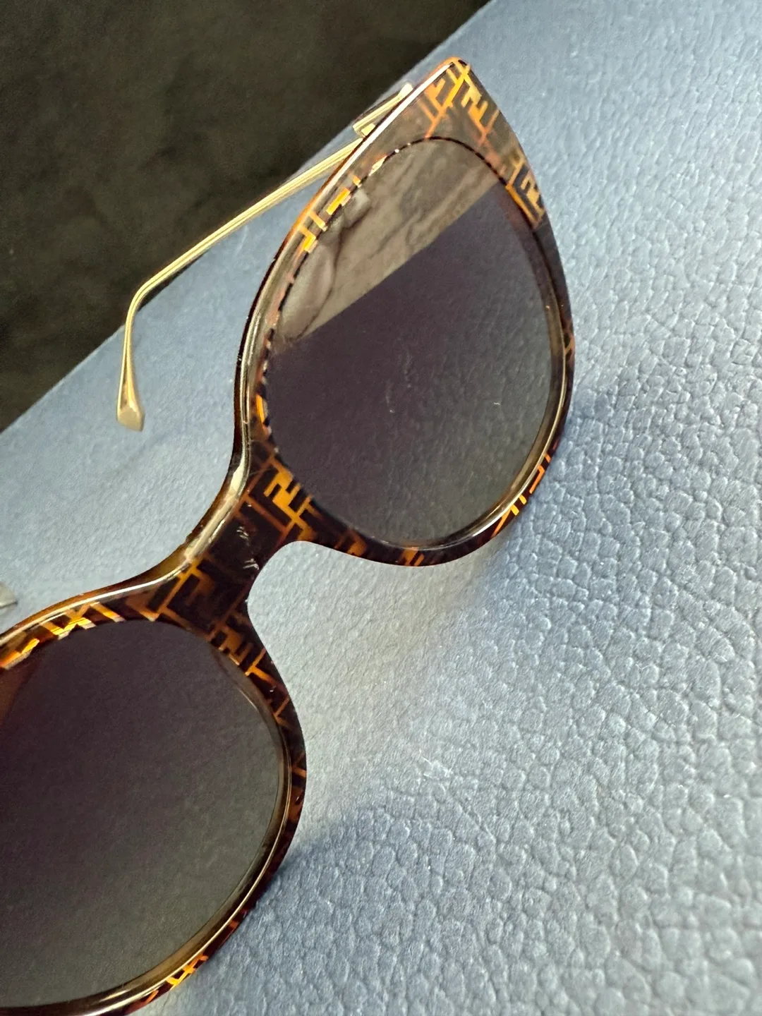 FENDI Brown Cat Eye Ladies Sunglasses FE40047I 55H. image indicator(2)