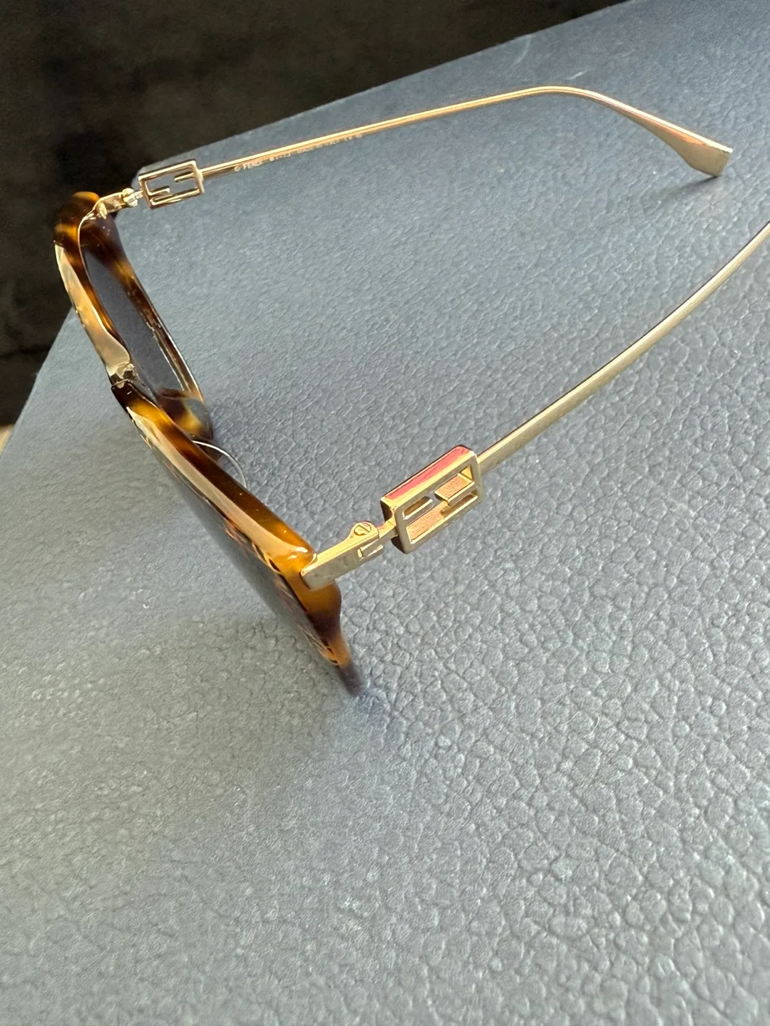 FENDI Brown Cat Eye Ladies Sunglasses FE40047I 55H. image indicator(5)