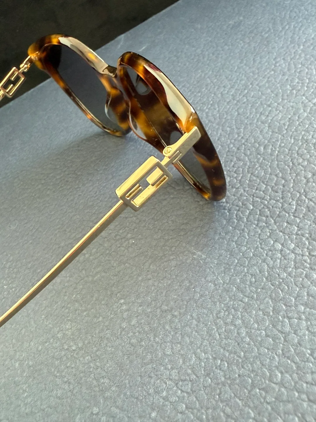 FENDI Brown Cat Eye Ladies Sunglasses FE40047I 55H. image indicator(4)