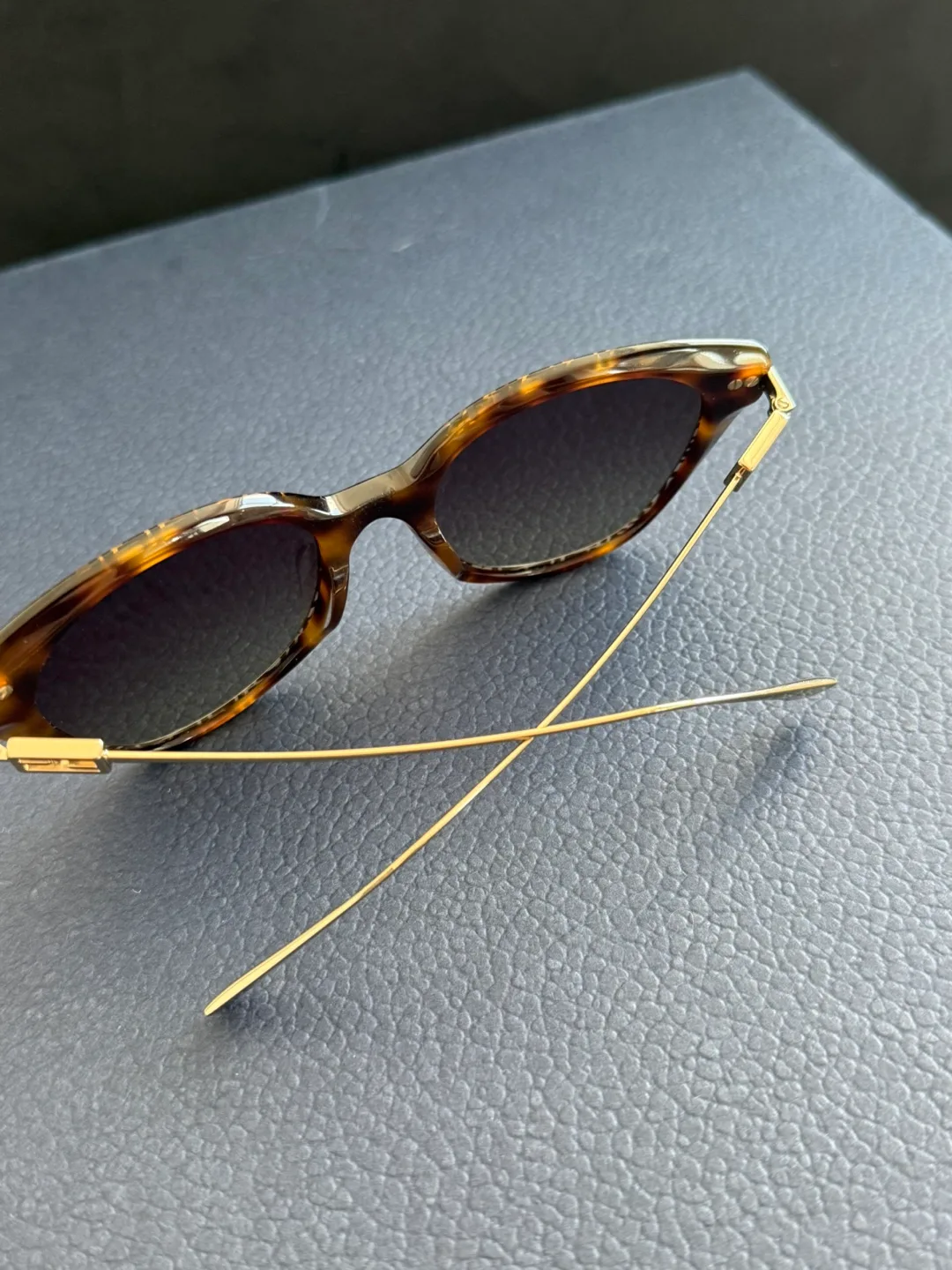 FENDI Brown Cat Eye Ladies Sunglasses FE40047I 55H. image indicator(8)