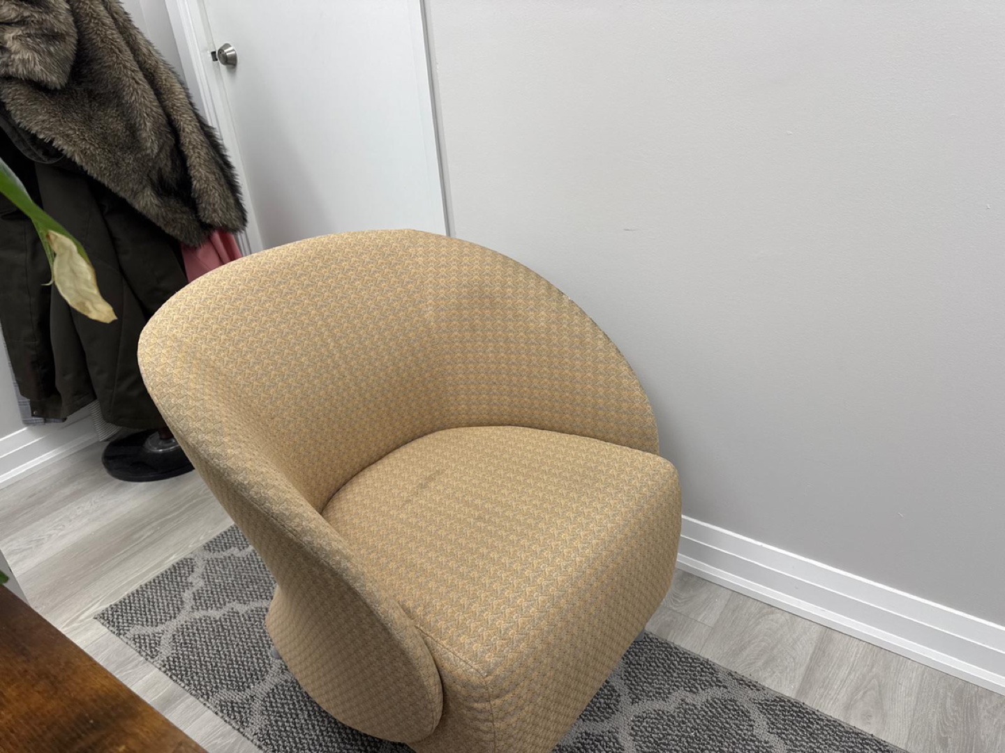Beige Accent Chair 💚 - photo 3