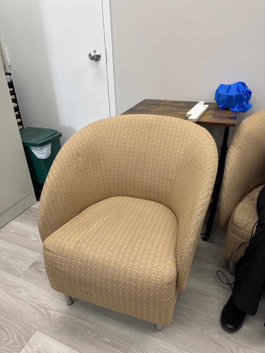 Beige Accent Chair 💚 - photo 2