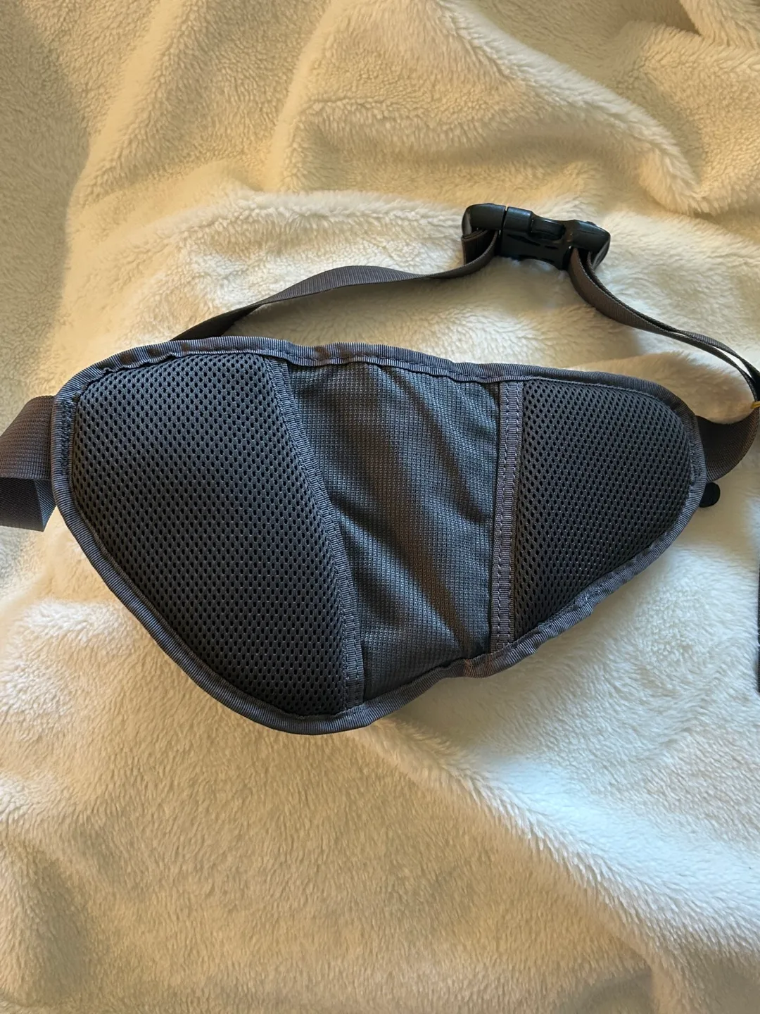 Mountain Equipment Co-op Running Belt image indicator(4)