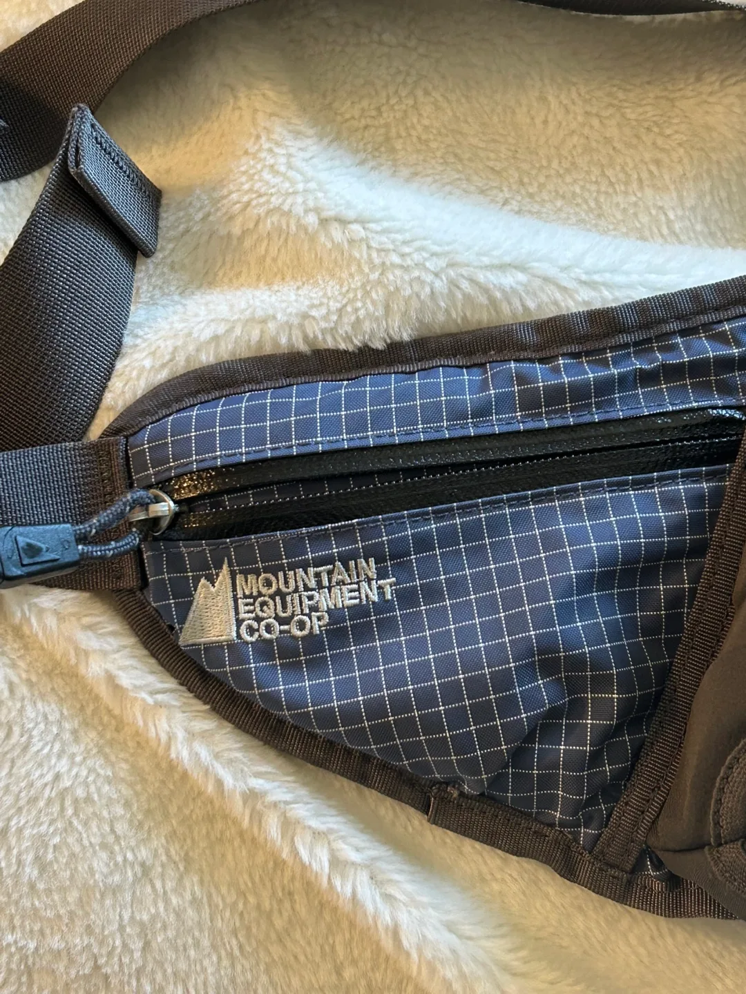 Mountain Equipment Co-op Running Belt image indicator(3)