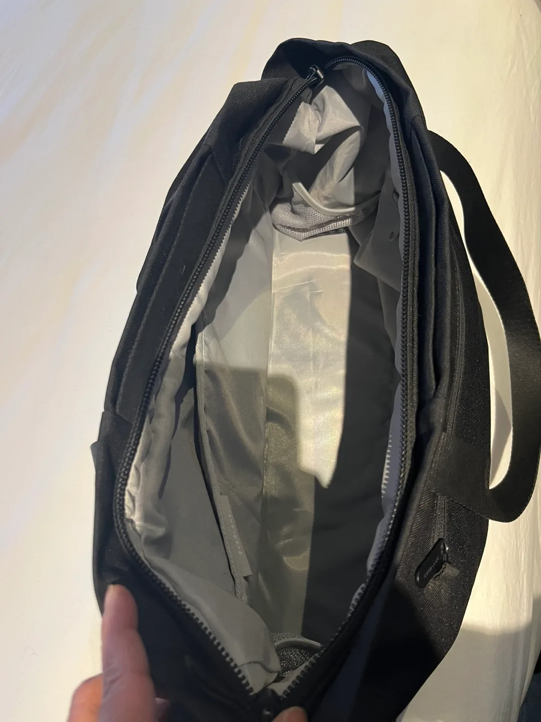 Everlane The ReNew Transit Weekender image indicator(3)